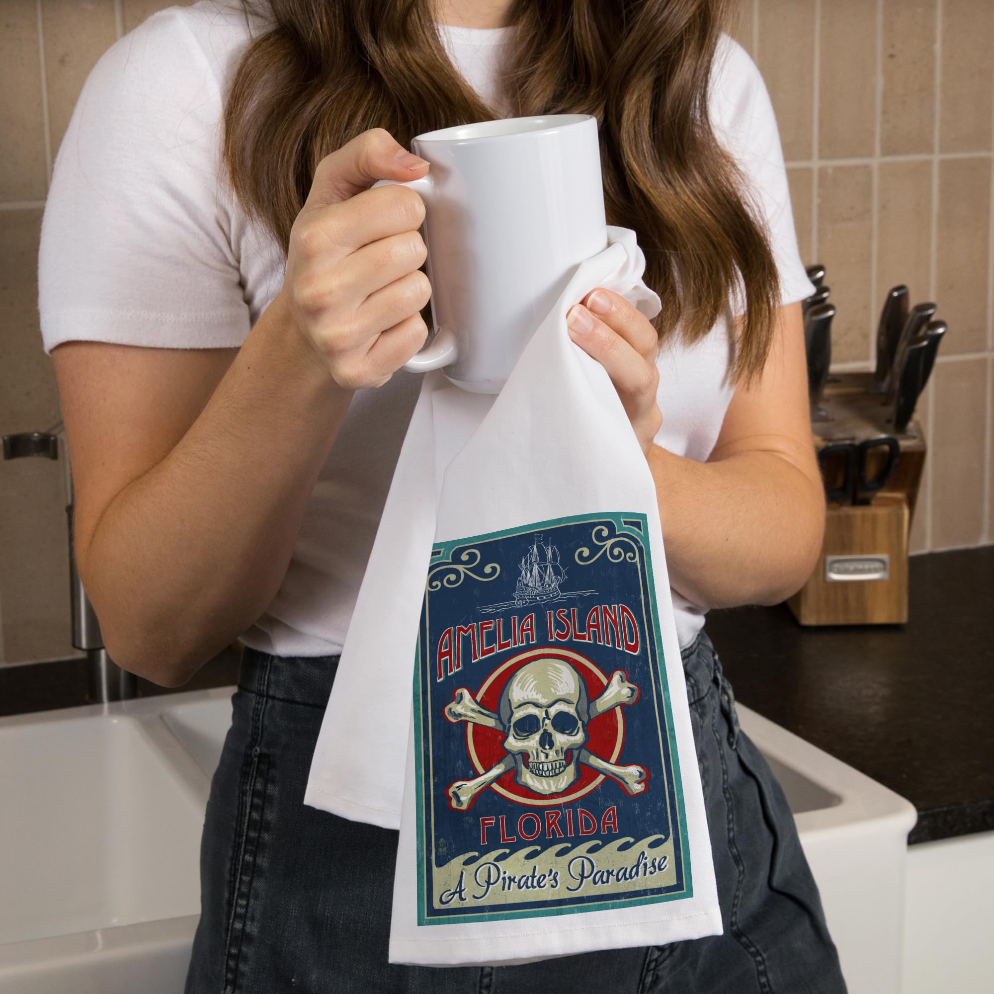 Amelia Island Florida Skull & Crossbones 100% Cotton Tea Towel - Decorative Kitchen Hand Towel for Home Decor, Dish Drying & Coastal Themed Spaces