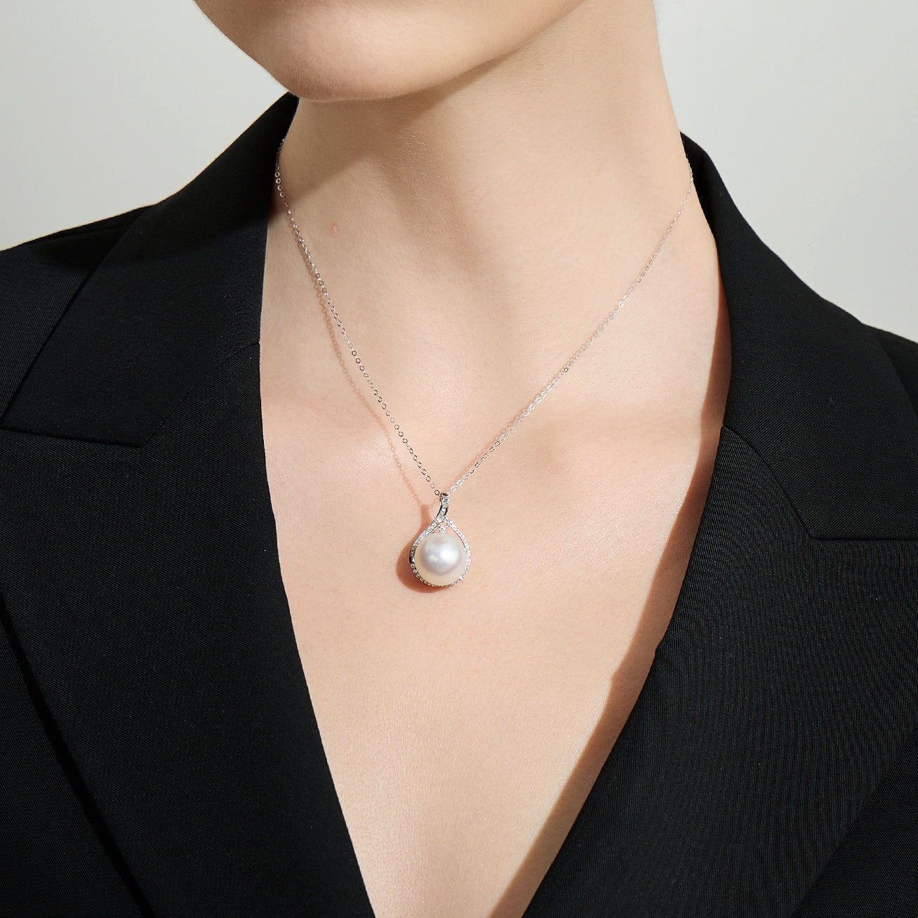 18K Solid Gold Australian White South Sea Pearl Necklace - Elegant & Timeless Jewelry for Women, Perfect for Weddings, Anniversaries & Special Occasions