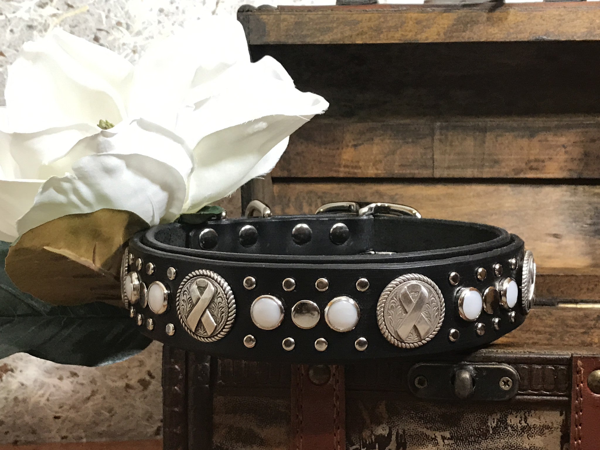 Premium Leather Dog Collar with Adjustable Ribbon Design - Durable & Stylish Pet Collar for Small & Medium Dogs - Perfect for Walks, Training & Fashion Accessories