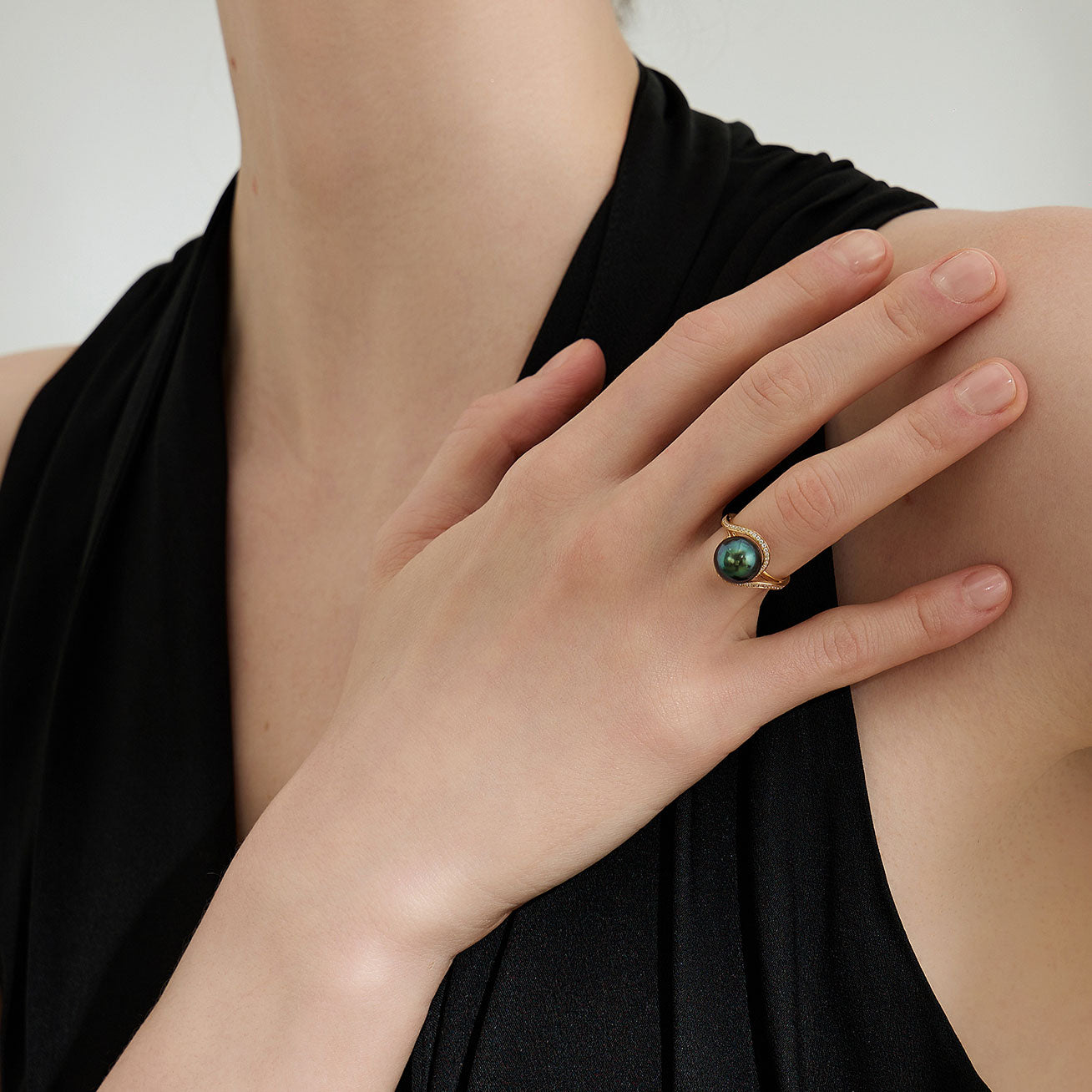 18K Gold Tahitian Pearl Ring for Women - Elegant Saltwater Pearl Jewelry Gift for Anniversary, Wedding, or Special Occasions