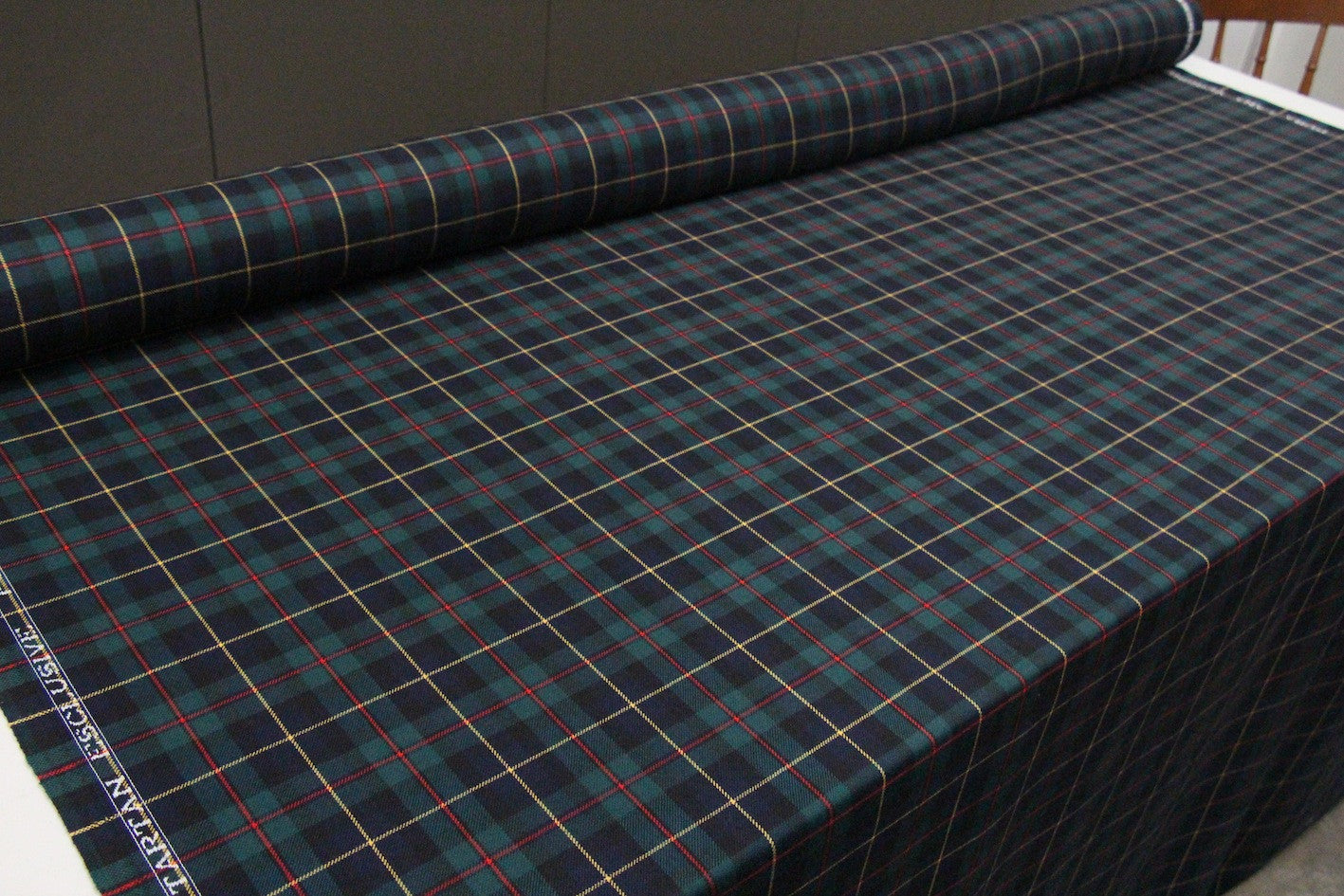 Bertotto Tartan Plaid Blanket - Soft Cozy Throw for Couch, Bed & Travel - Perfect for Home Decor, Camping & Gifts