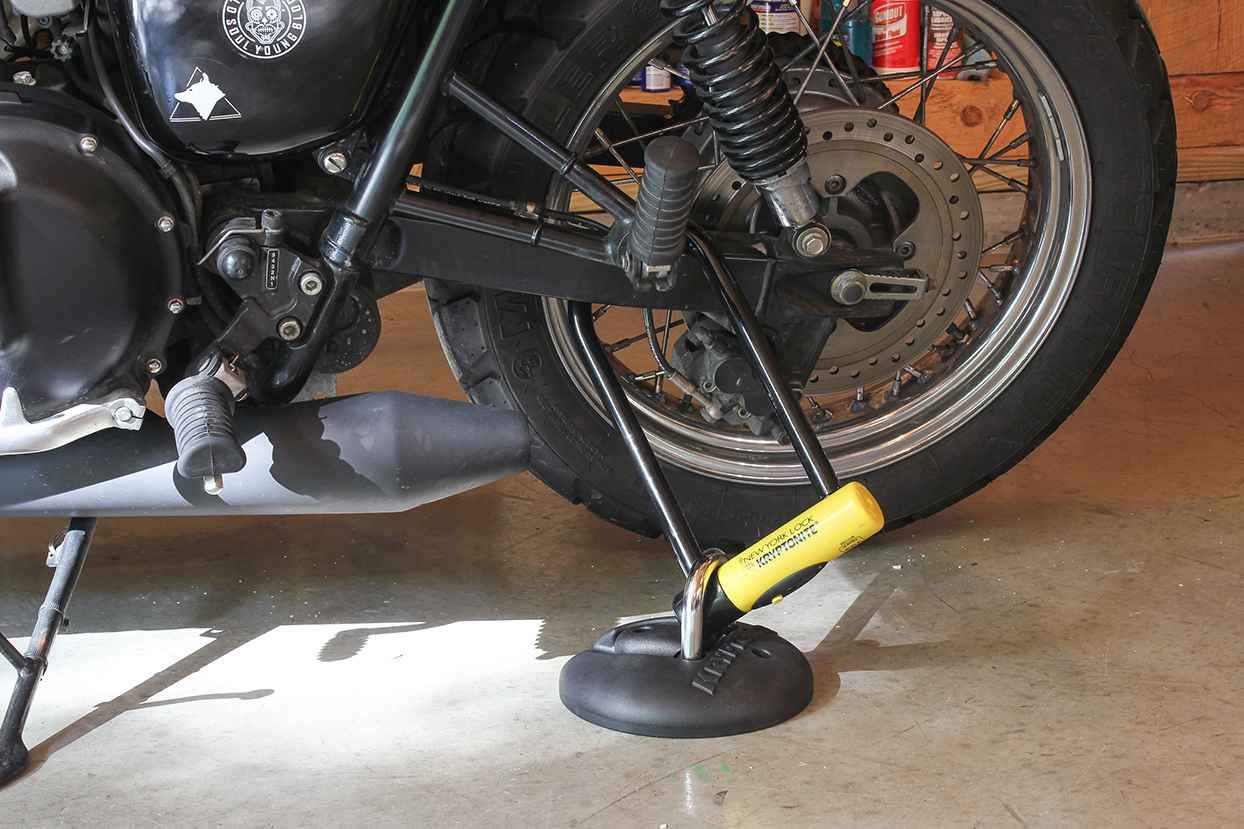Kryptonite New York Long Shackle Bike U-Lock - 16mm Heavy Duty Anti-Theft Security Bicycle Lock (Sold Secure Gold Rated) with Keys - Ultimate Protection for Bicycles, E-Bikes & Scooters - Perfect for Urban Commuting, Bike Parking & High Crime Areas