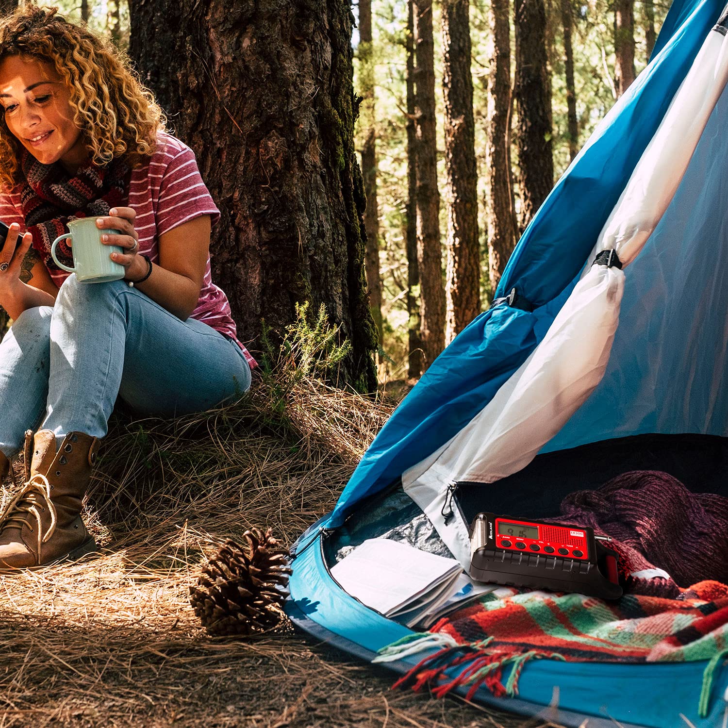 Midland EK35 Emergency Survival Kit with 2 PMR446 XT30 Walkie Talkies - Rechargeable AAA Batteries, ER300 Power Bank, Cables & 4 Thermal Blankets for Hiking, Camping & Outdoor Adventures