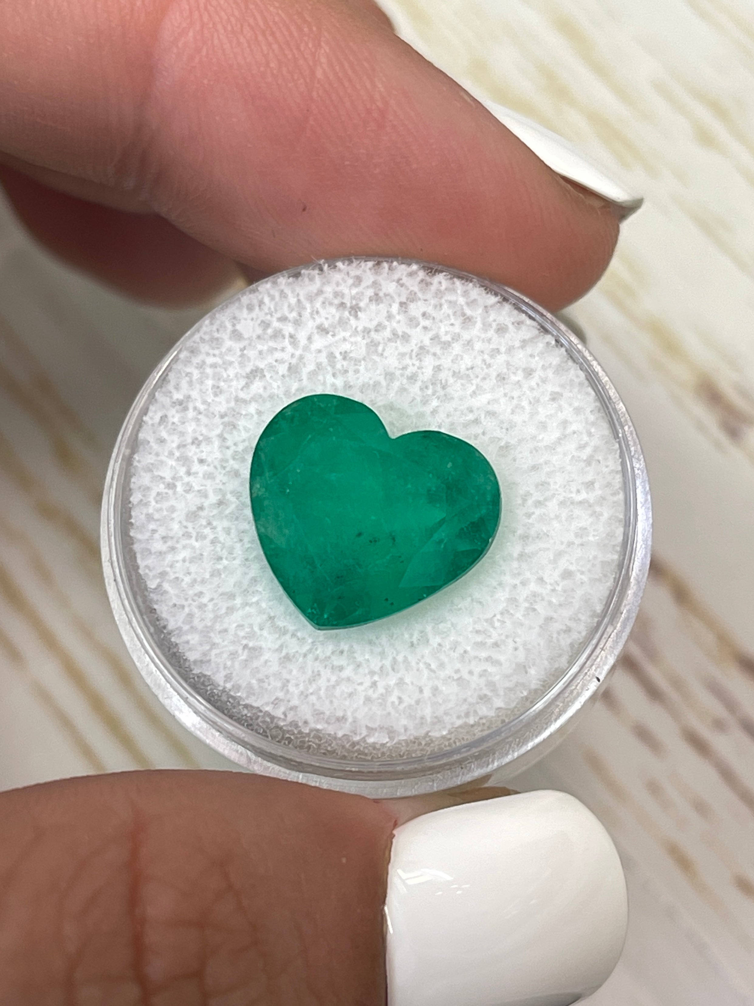 7.68 Carat 12x13.5mm Natural Colombian Emerald Heart Cut Loose Gemstone - Forest Green Color for Jewelry Making, Engagement Rings & Collector's Items