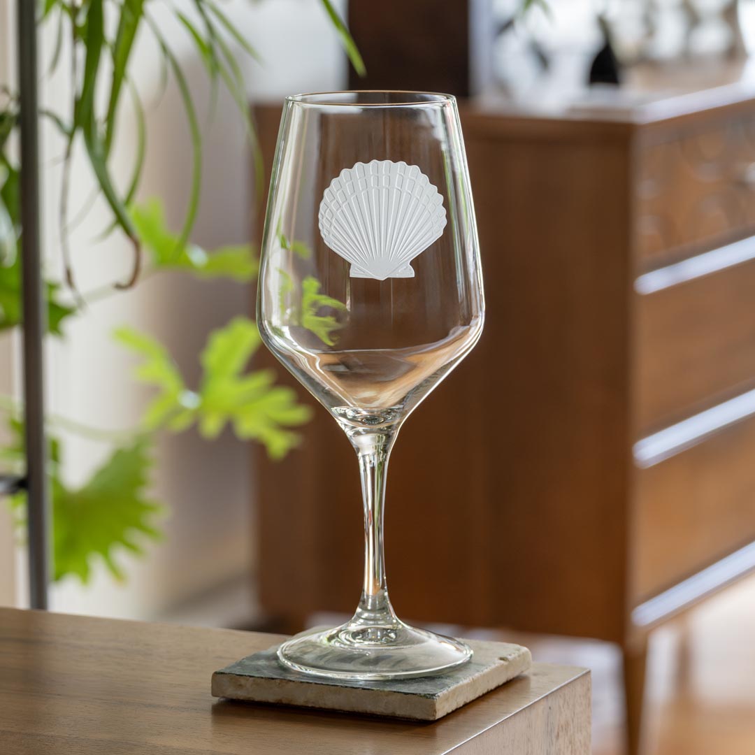 Premium Scallop Shell Design 19.75oz Wine Glasses Set of 2 - Elegant Stemware for White Wine, Cocktails & Home Bar Entertaining