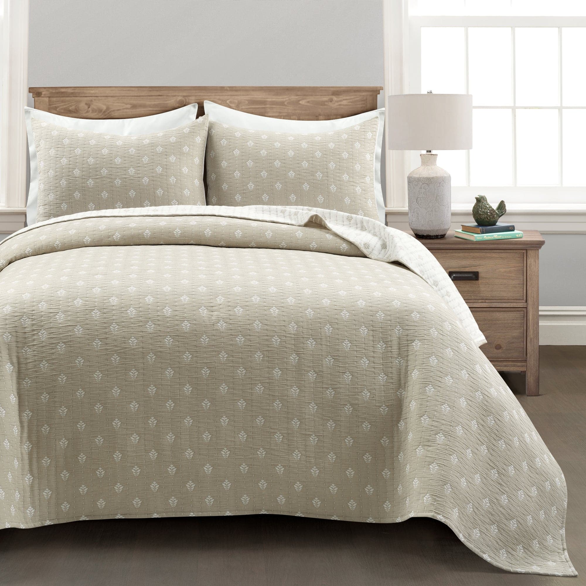 Hygge Kantha Hand-Stitched Yarn-Dyed Cotton Jacquard Quilt Coverlet Set - Cozy Bedding for Boho Chic & Farmhouse Style Bedrooms