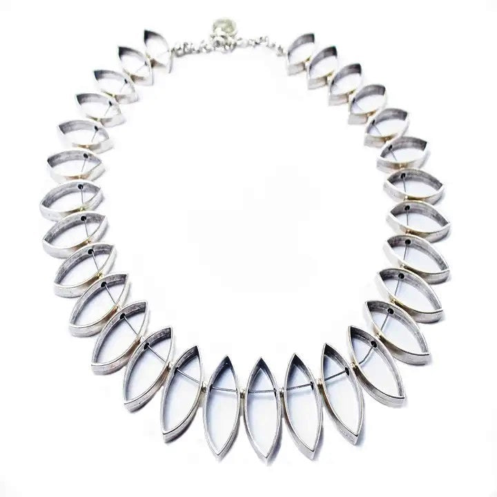 Elegant Many Leaves Necklace - Dainty Leaf Pendant Jewelry for Women - Perfect for Boho Style, Nature Lovers & Everyday Wear