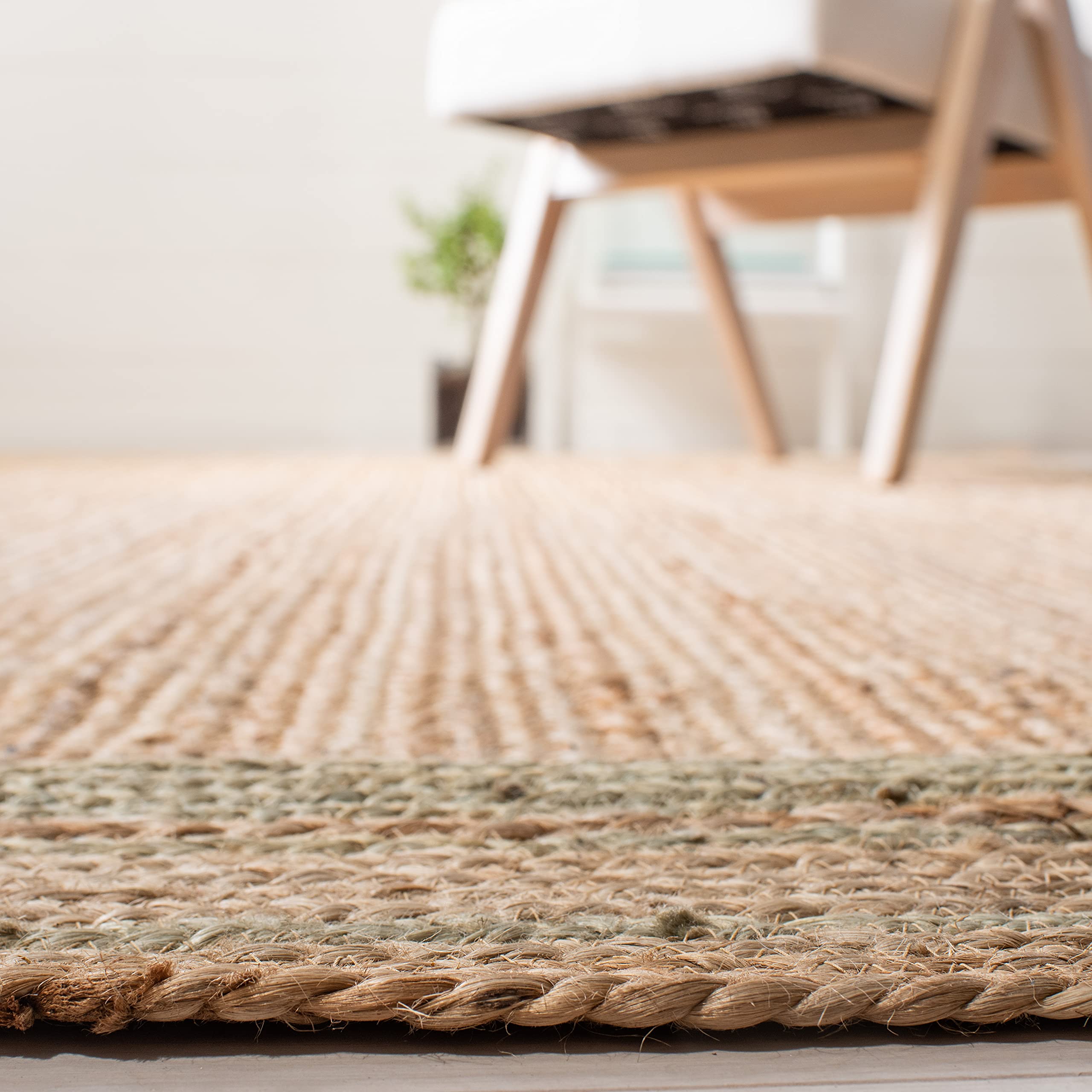 SAFAVIEH Handmade Natural Fiber Jute Area Rug - 6' x 9' Farmhouse Style with Green & Natural Border, Perfect for High Traffic Living Room, Bedroom & Dining Room | Durable & Eco-Friendly Floor Decor for Home & Office (NF109Y)