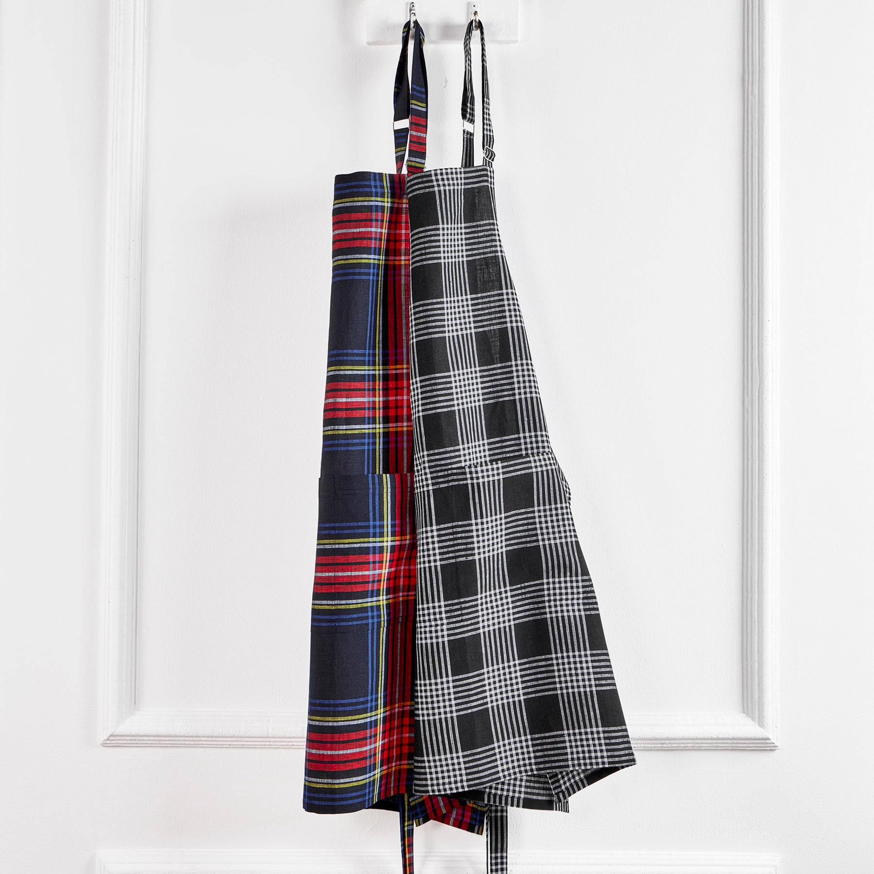 Premium Linen Bib Apron for Cooking, Baking & Grilling - Durable & Stylish Kitchen Apron for Chefs & Home Cooks - Perfect for BBQ, Baking & Crafting