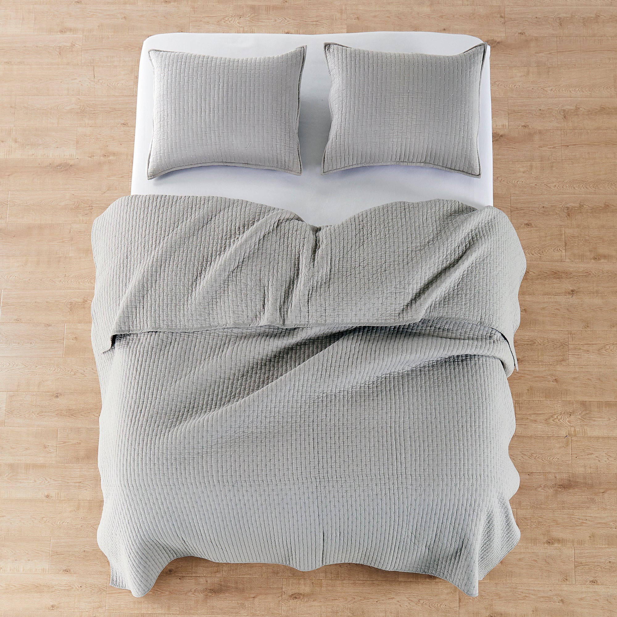 Premium Light Grey Cross Stitch Quilt Set - Soft Bedding for Cozy Nights & Guest Room Decor - Queen/King Size Luxury Quilt with Elegant Embroidery