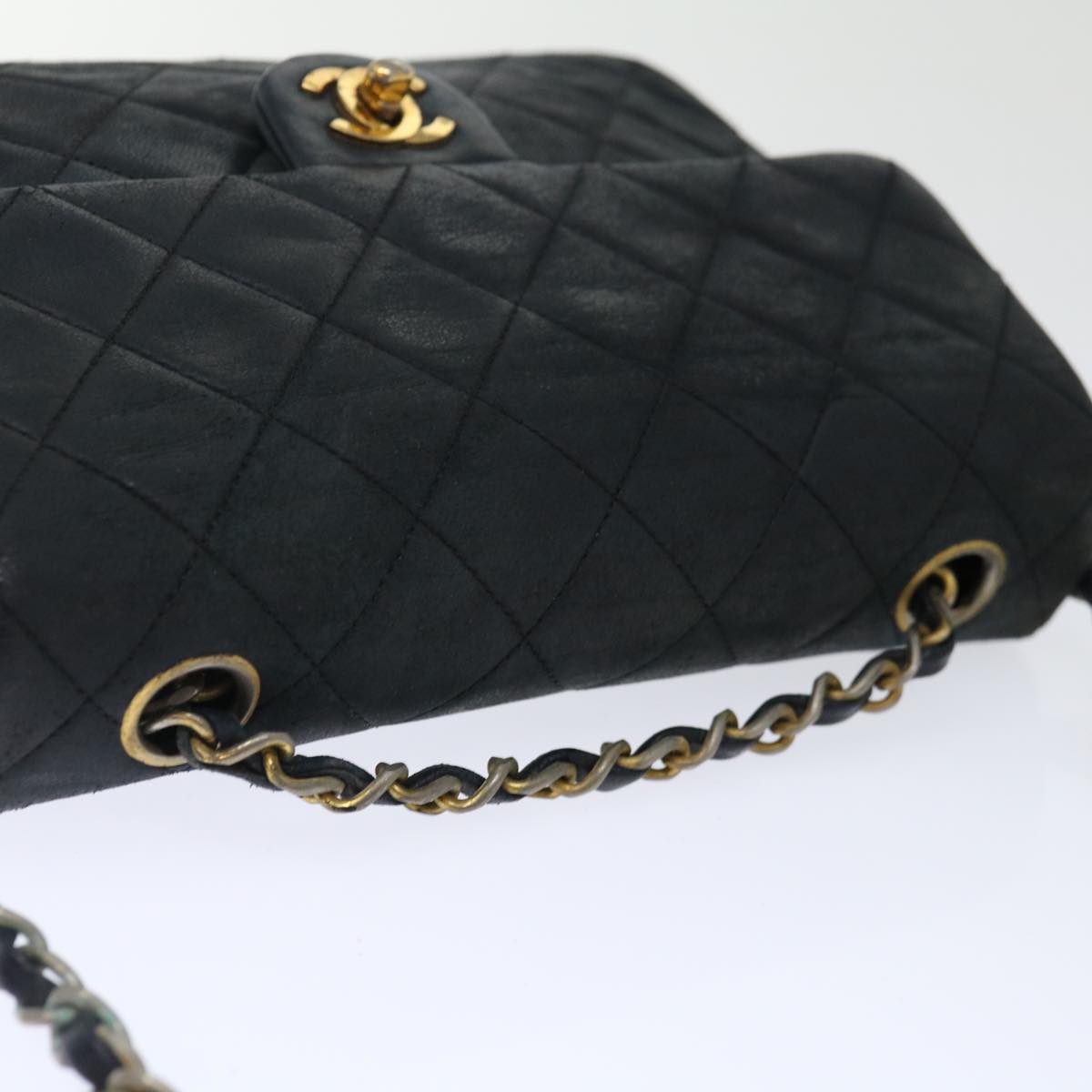 Stylish Black Leather Matelasse Shoulder Bag for Women - Fashionable Crossbody Purse with Quilted Design - Perfect for Work, Travel & Evening Out