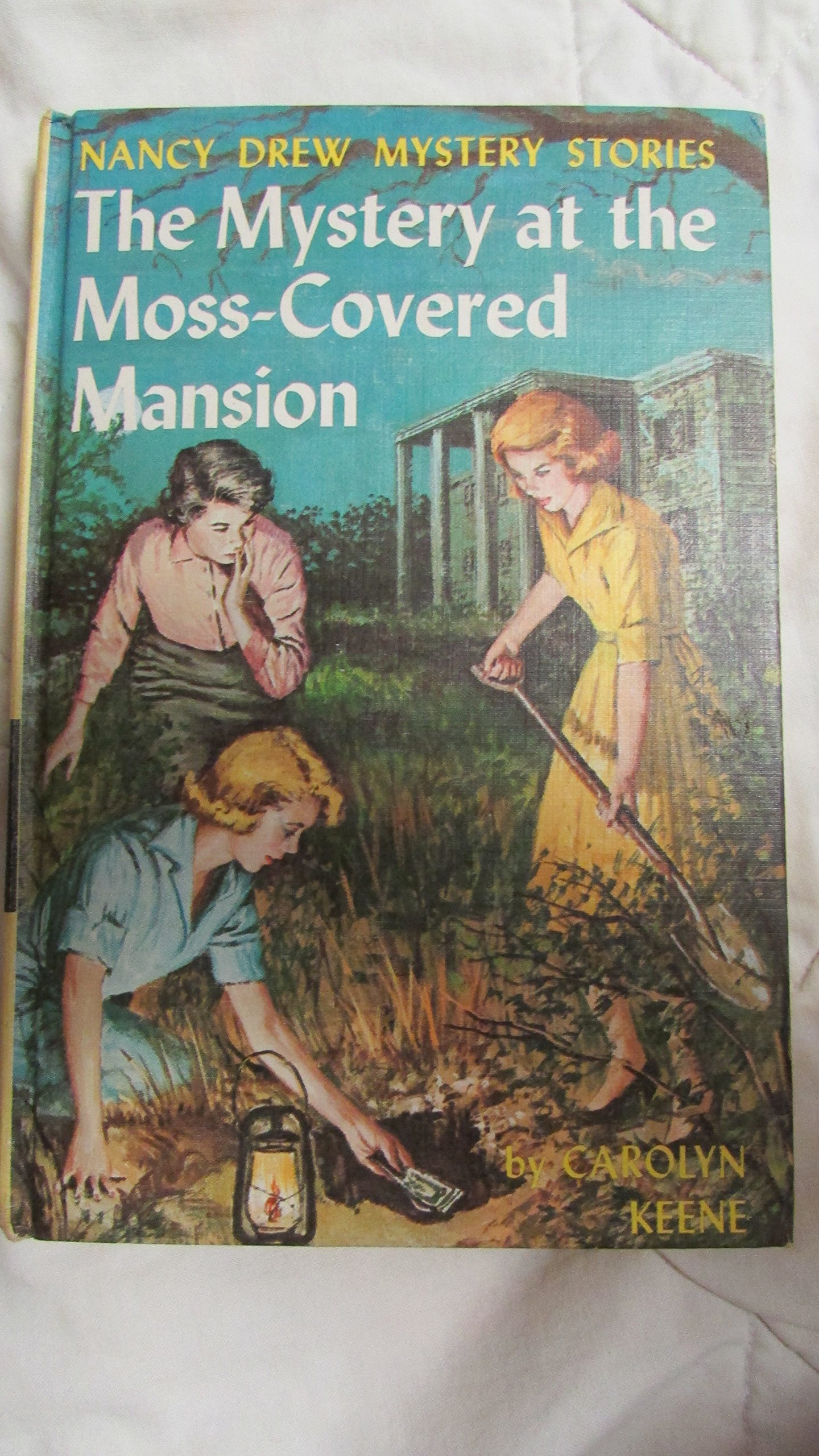 The Mystery at the Moss-Covered Mansion - Classic Detective Novel for Teens & Adults - Perfect for Book Clubs & Rainy Day Reading
