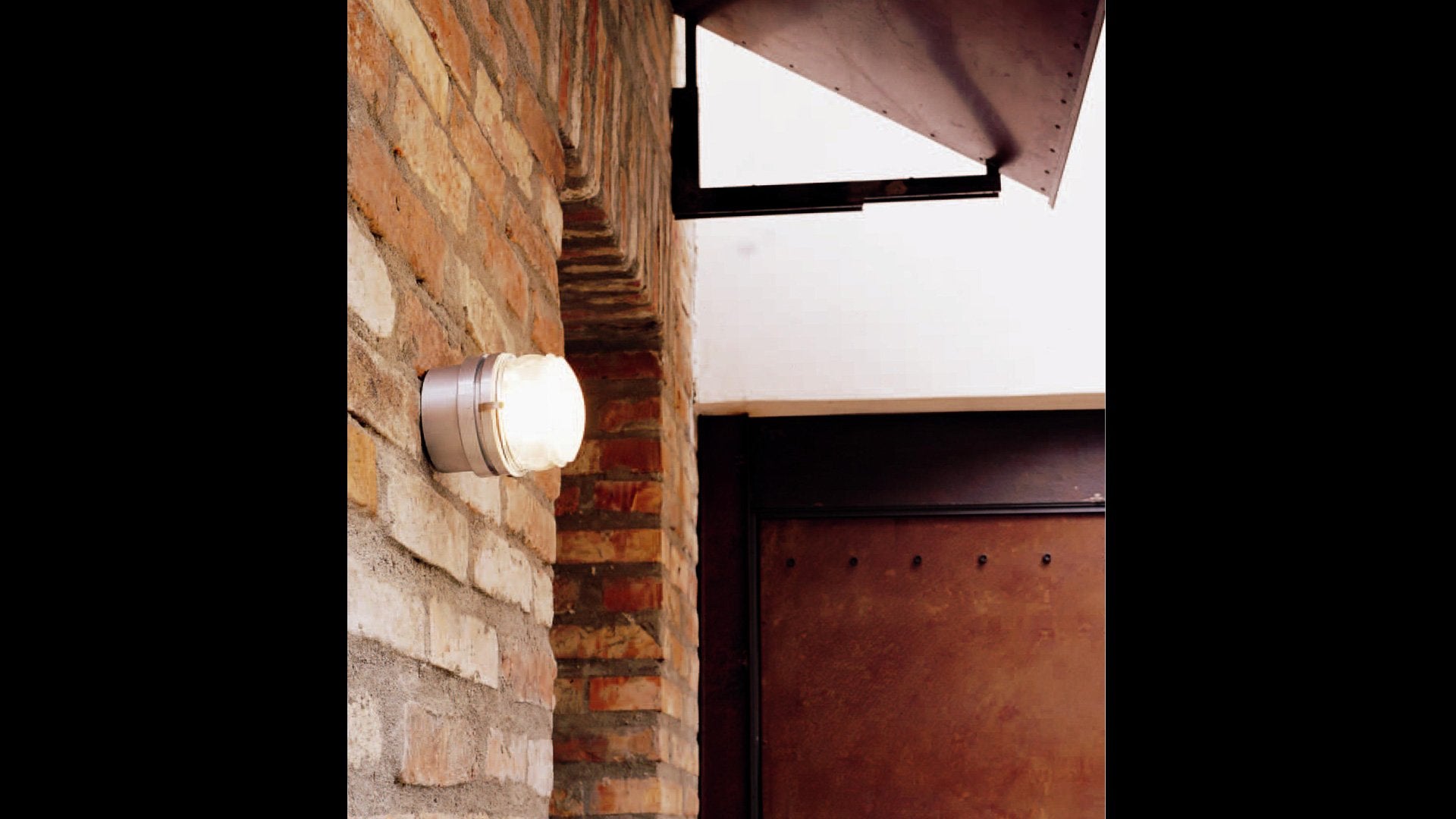 Modern Fresnel Wall and Ceiling Lamp - Adjustable LED Lighting Fixture for Home, Office & Commercial Spaces | Dimmable Indoor/Outdoor Use