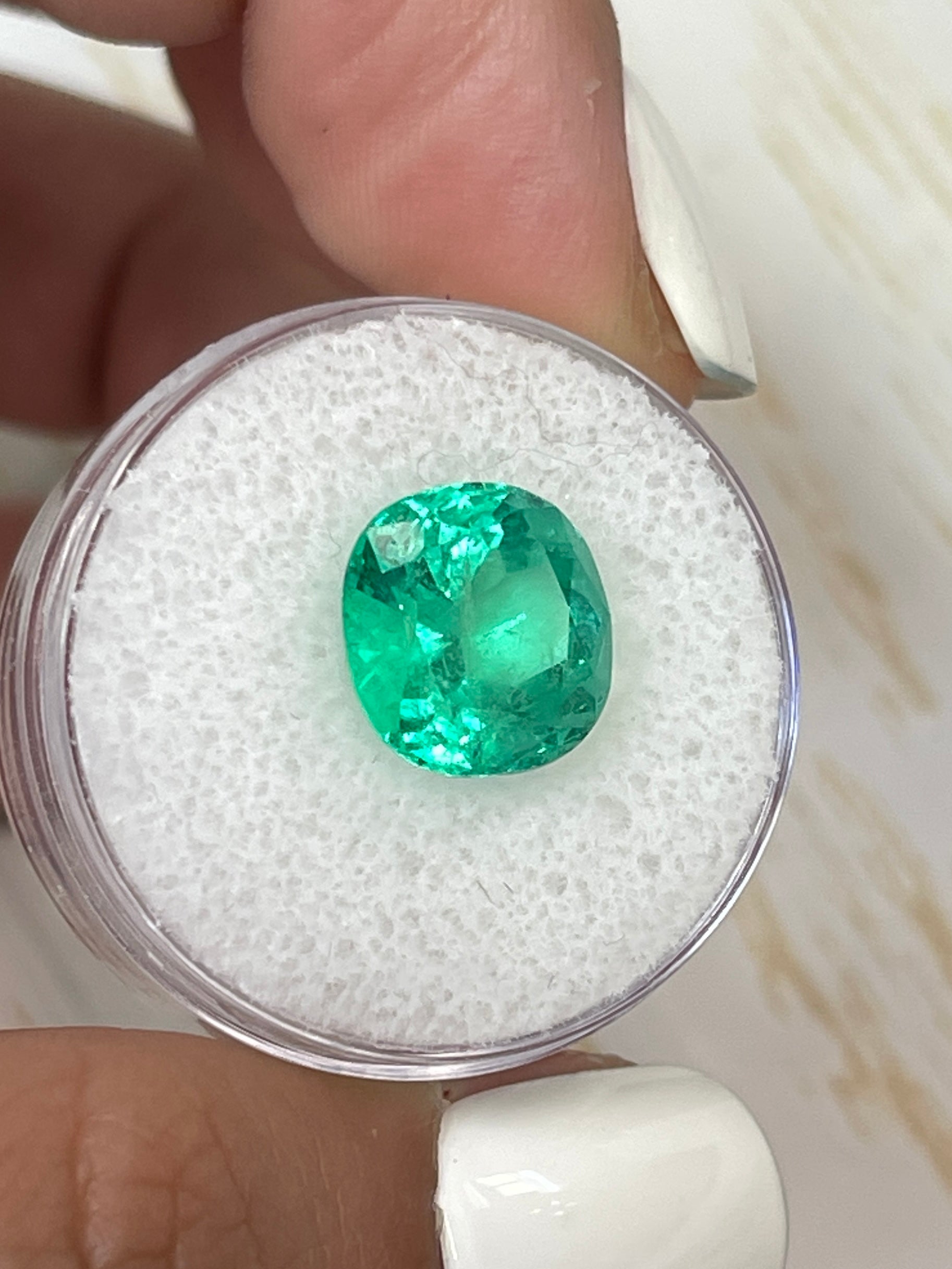 4.94 Carat Natural Colombian Emerald - Cushion Cut Loose Gemstone (10.8x10.3mm) Fine Green for Jewelry Making & Engagement Rings