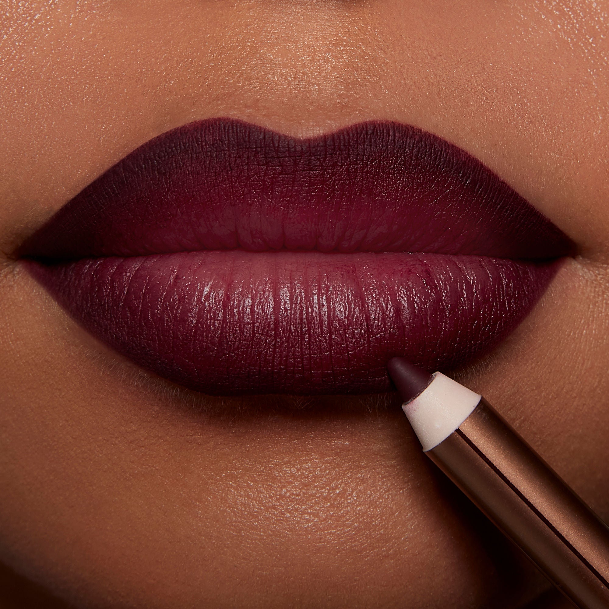 Charlotte Tilbury Lip Cheat Lip Liner - Long-Lasting, Smudge-Proof Lip Pencil for Precise Definition & Fuller Lips | Perfect for Everyday Wear, Special Occasions & Makeup Looks