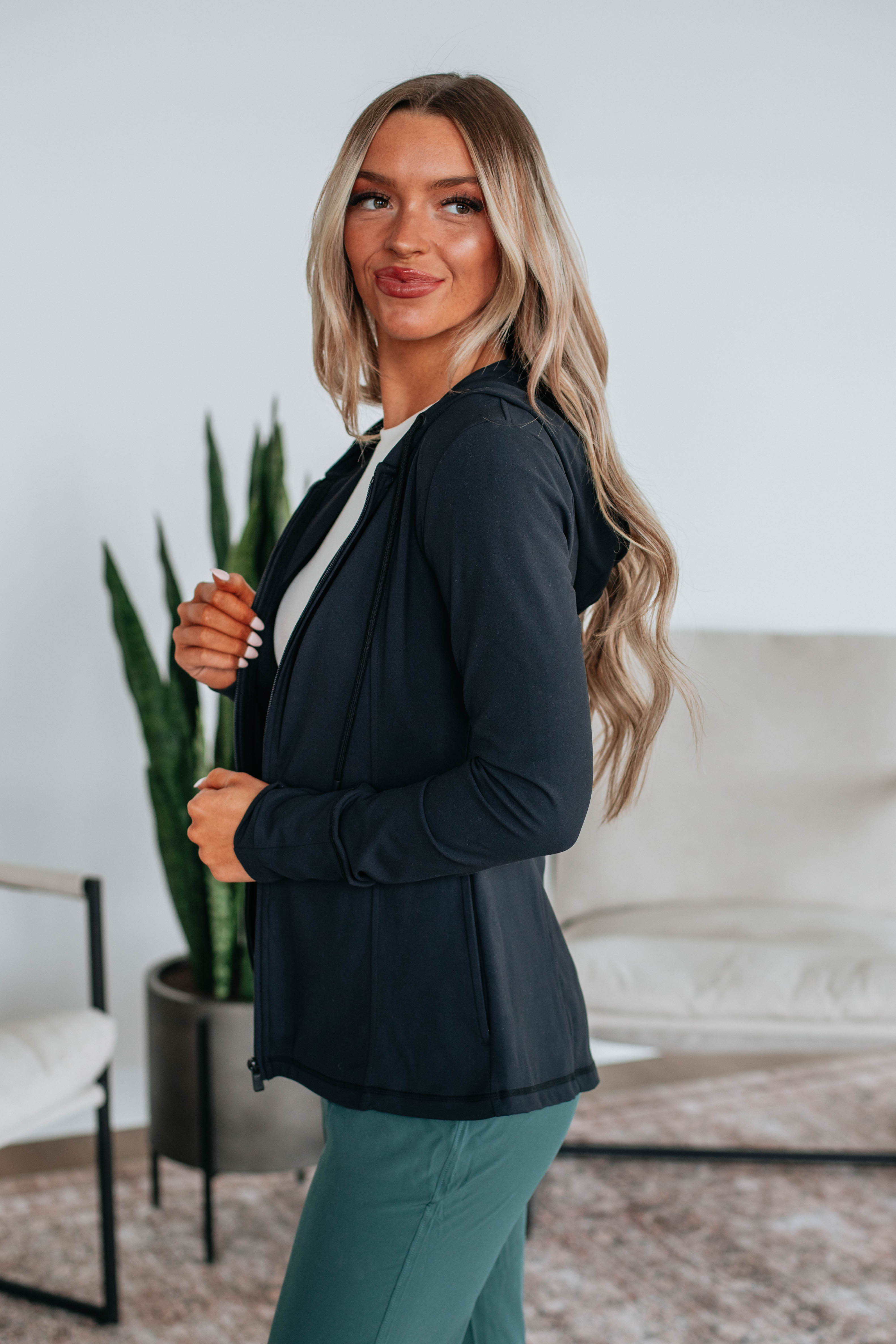 Premium Crystal Active Jacket for Women & Men - Lightweight, Breathable, Water-Resistant Black Running Jacket - Perfect for Outdoor Workouts, Hiking & Gym Training