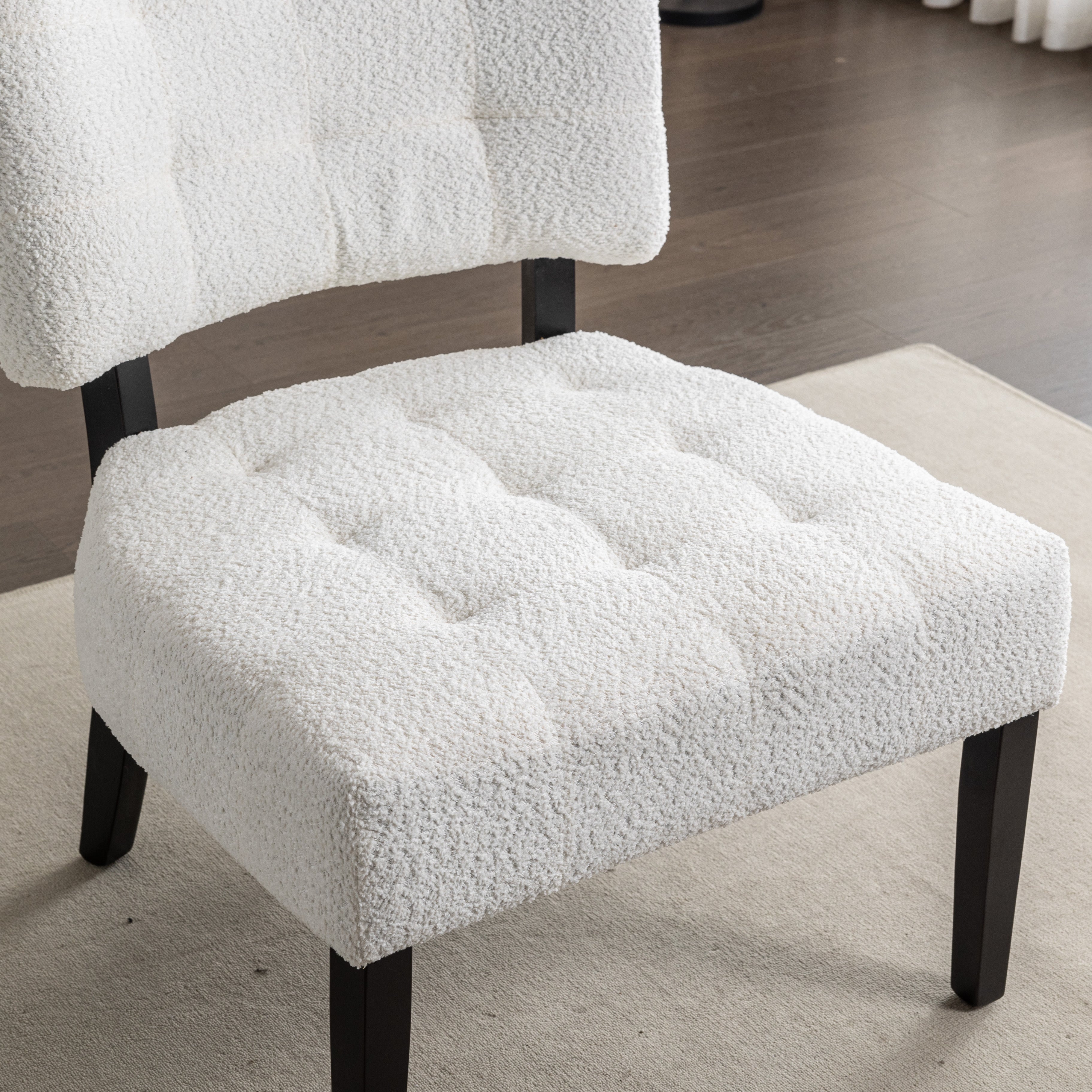 Roundhill Furniture Tufted Accent Chair with Oversized Seating - Modern Upholstered Living Room Chair for Home Office, Lounge & Reading Nook