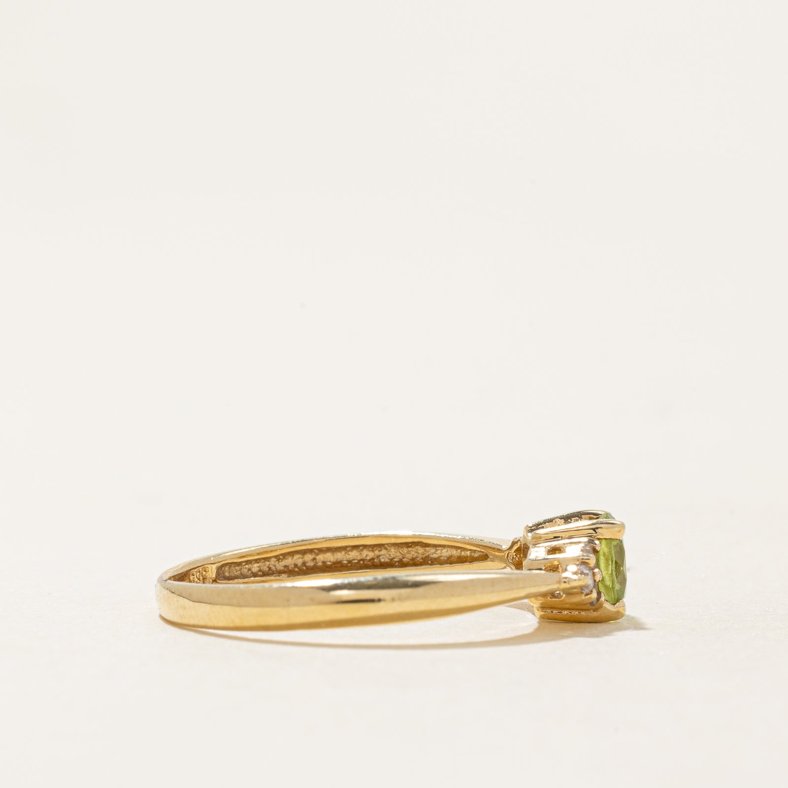 0.50ct Round Cut Peridot & Diamond Ring - 0.06ctw, Size 7.25 - Elegant Birthstone Jewelry for Women, Perfect for Engagement, Anniversary & Special Occasions