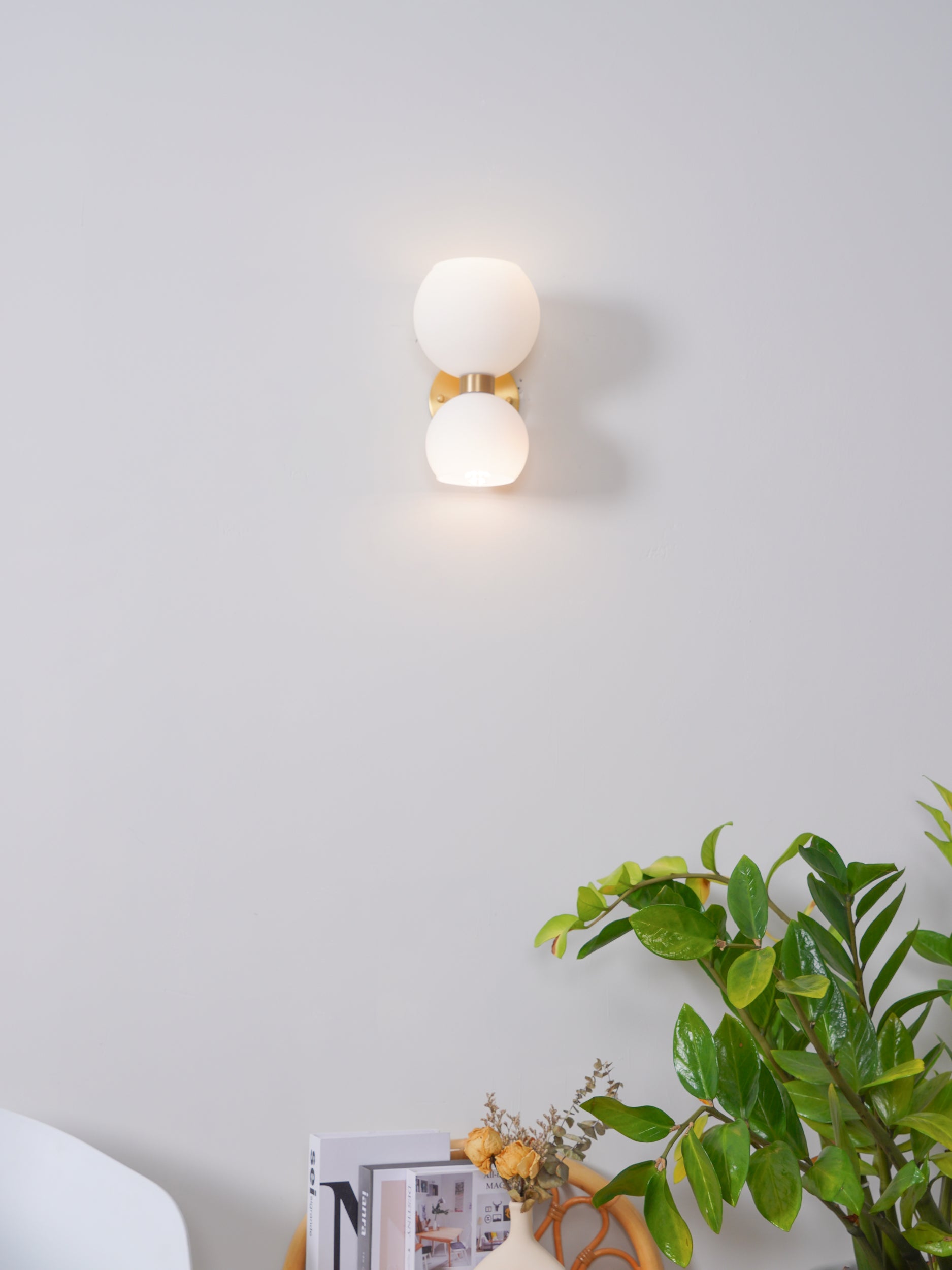 Stylish Betty's Wall Lamp - Modern LED Sconce Light for Bedroom, Living Room & Hallway - Energy Efficient Home Decor Lighting