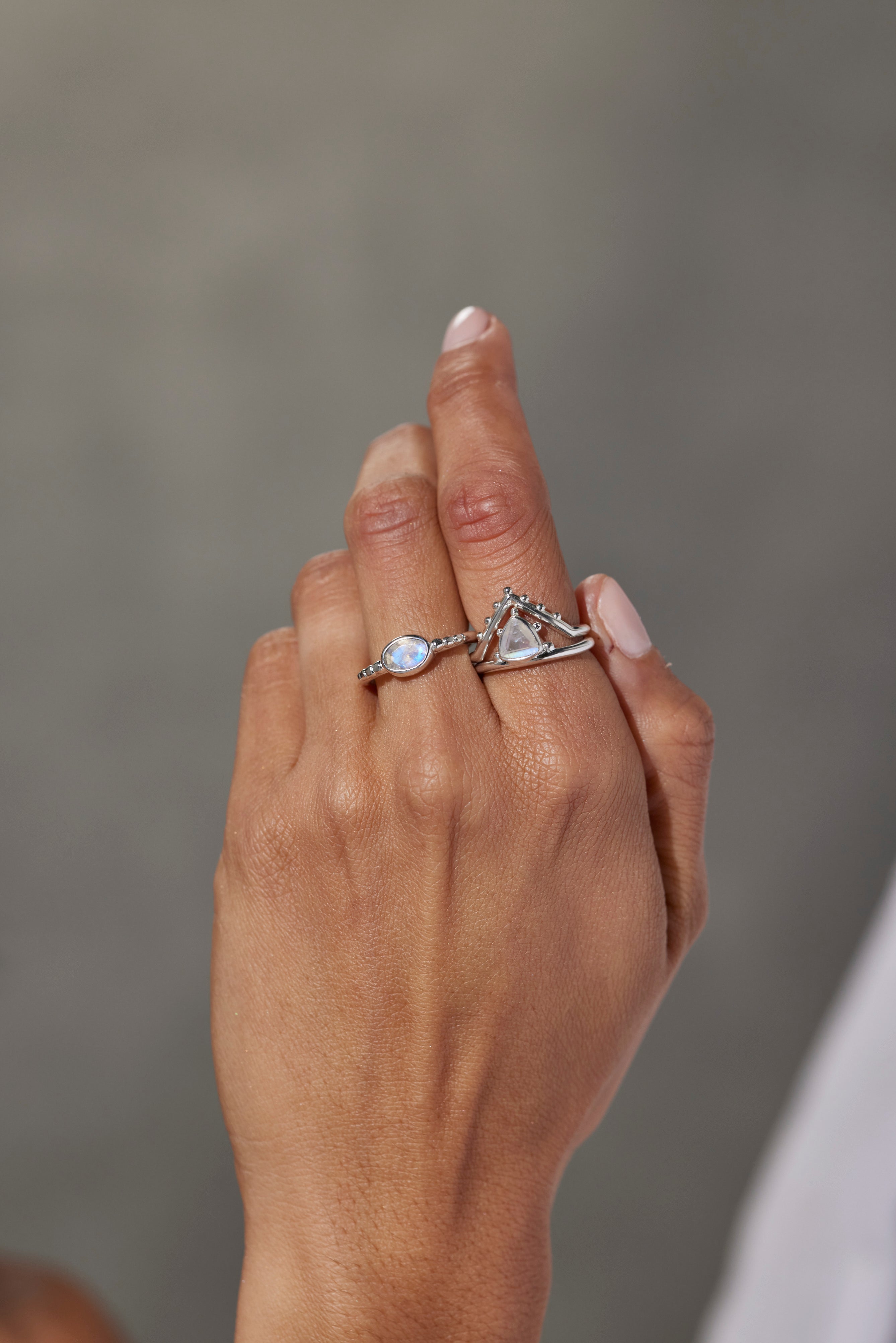 Elegant Noble Chevron Silver Band Ring for Women - Perfect for Weddings, Anniversaries & Special Occasions