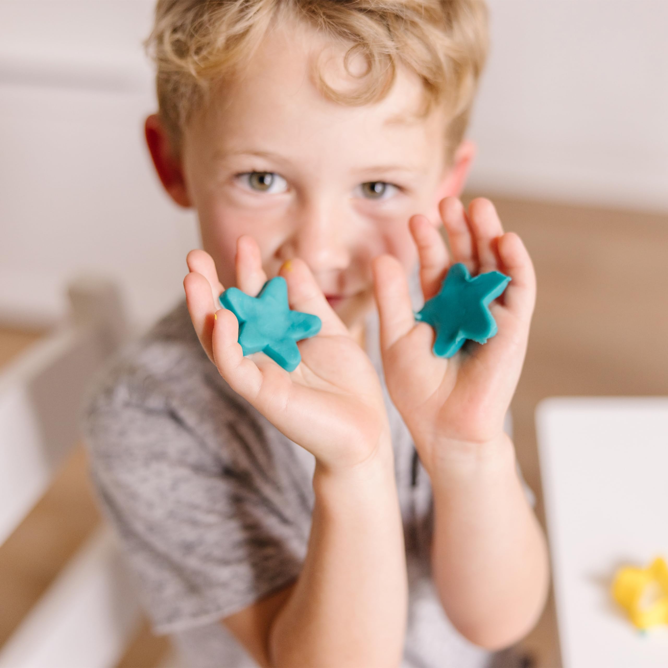 Melissa & Doug Modeling Dough Kit for Kids Ages 3+ - 8 Tools & 4 Colors of Play Dough with Cutters, Rollers & Stampers | Creative Arts & Crafts Activity for Preschoolers | Perfect for Birthday Gifts & Classroom Playtime