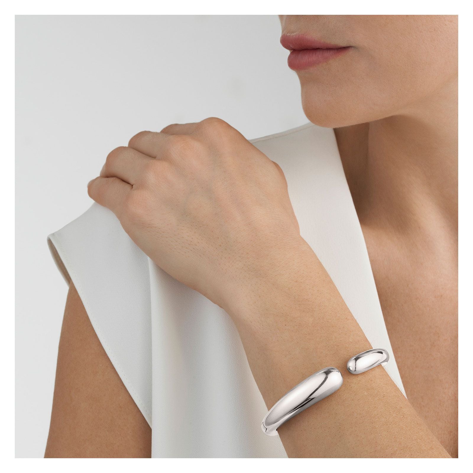 Georg Jensen MERCY Sterling Silver Hinged Bangle Bracelet 20000073 - Elegant Jewelry for Women, Perfect for Weddings & Special Occasions