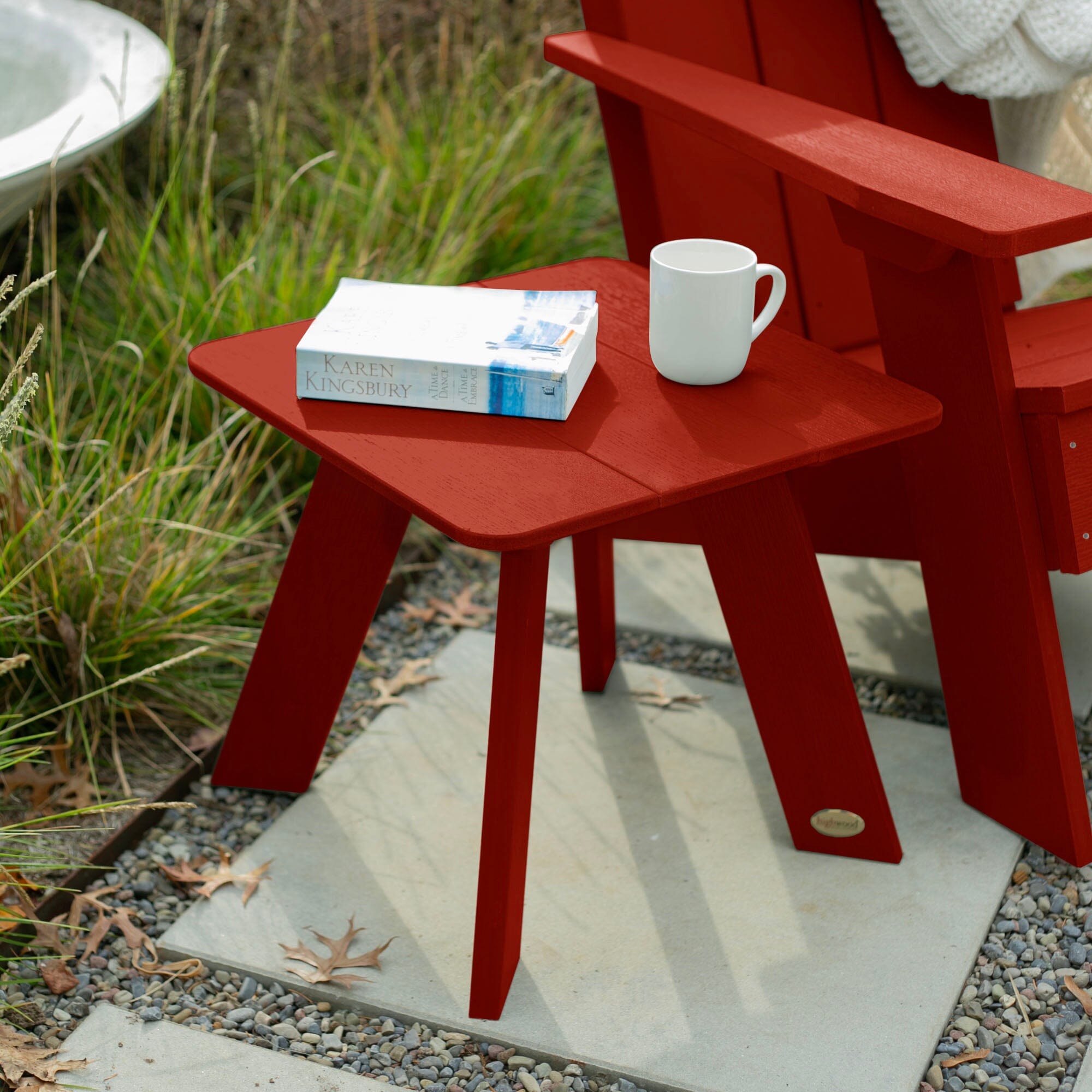 Italica Modern Side Table - Stylish End Table with Sleek Design for Living Room, Bedroom, or Office - Perfect for Coffee, Books, and Decor