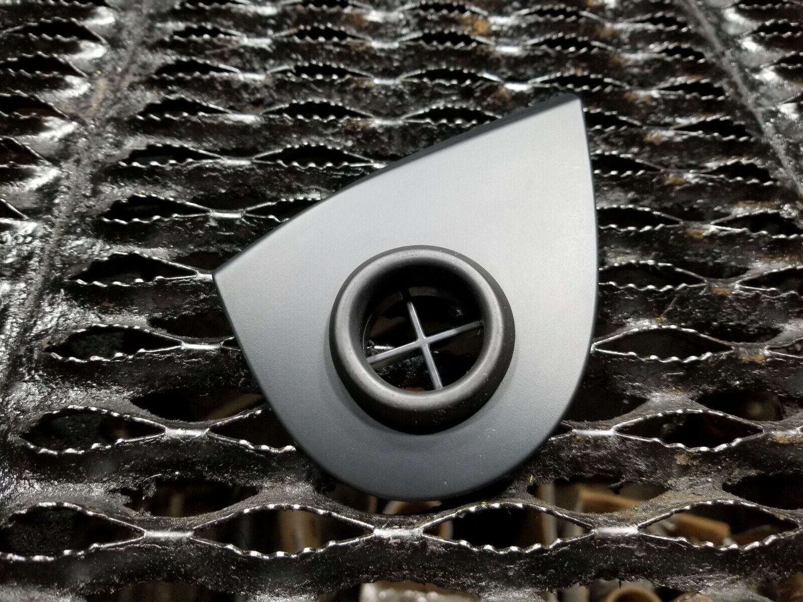 2006-2010 BMW 650i E63 Right Passenger Side Air Vent Dash End Cap - OEM Replacement Part for Interior Upgrade & Car Restoration
