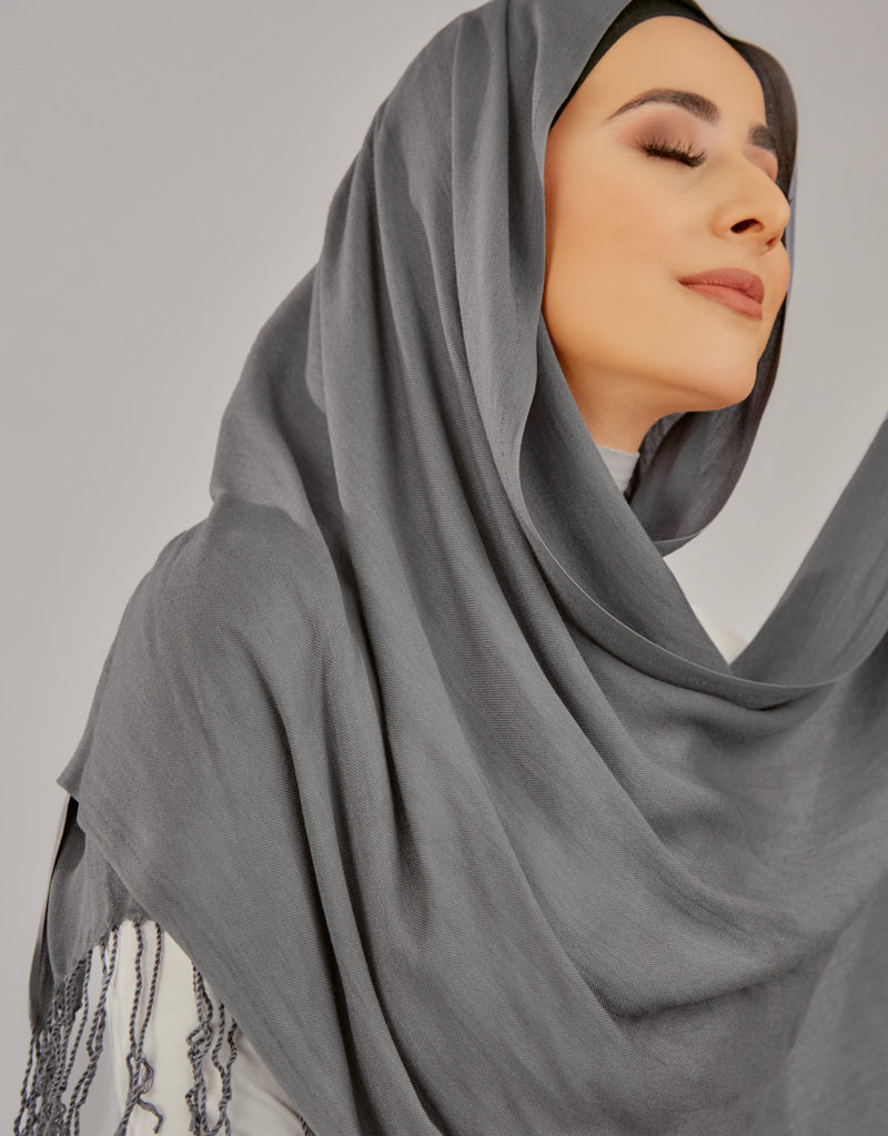 Stylish Modelle Twisted Scarves in Shades of Grey - Perfect for Winter Fashion, Office Wear & Casual Outfits