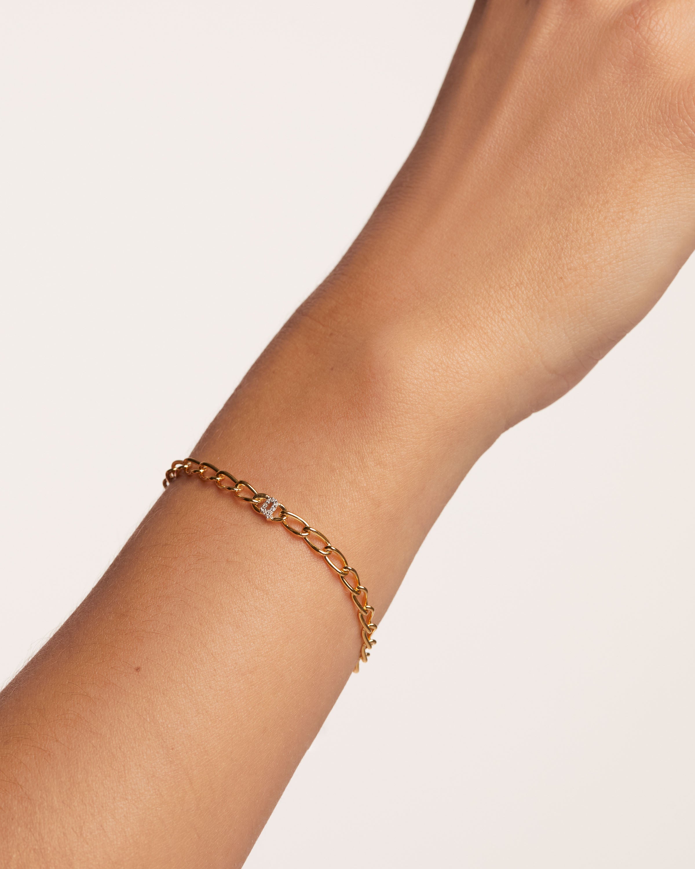 Stylish Letter Q Chain Bracelet for Women - Elegant Initial Jewelry Gift for Her - Perfect for Birthdays, Anniversaries & Everyday Wear