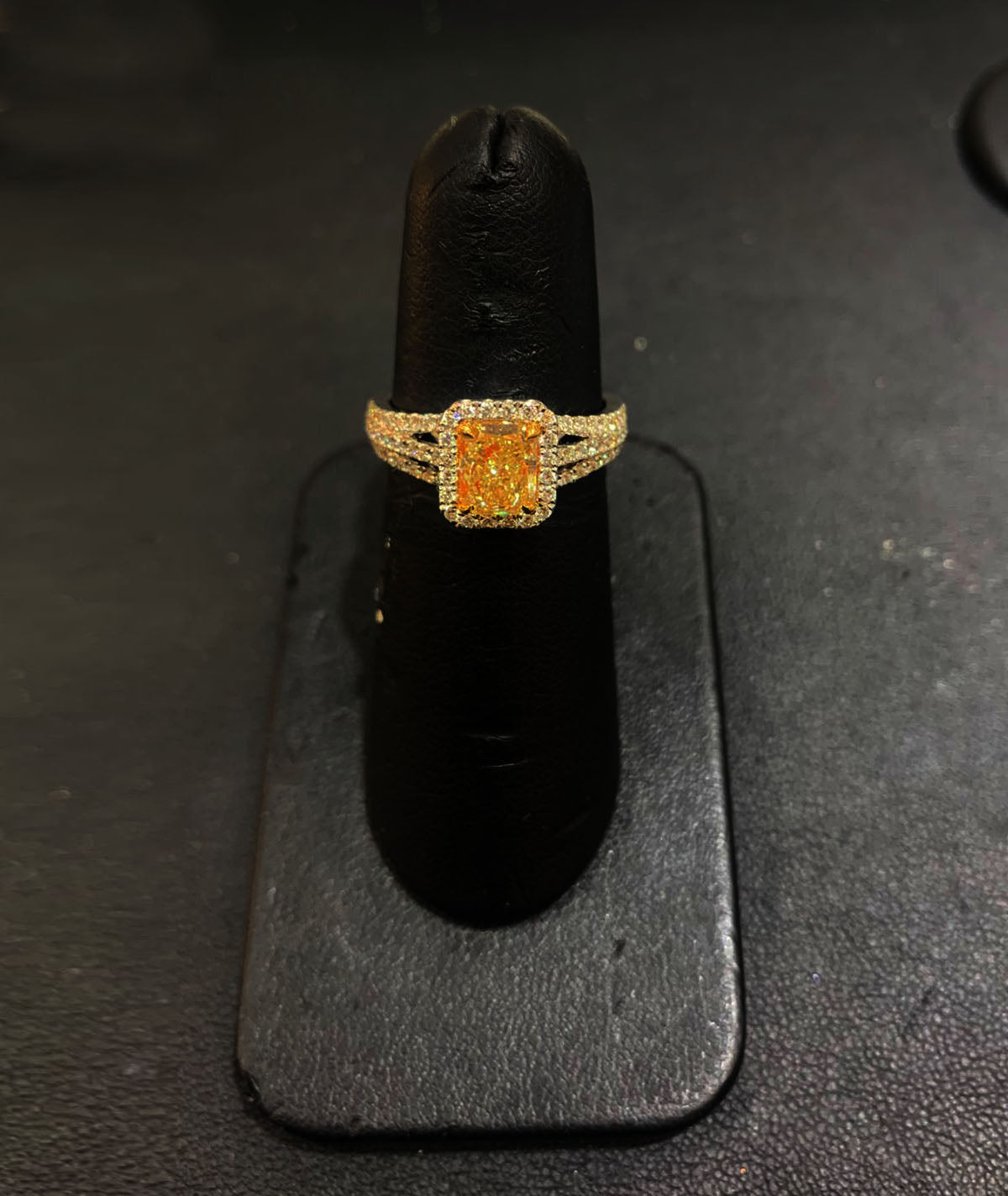 18K White Gold Yellow Diamond Ring for Women - Elegant Solitaire Engagement & Wedding Band - Perfect for Proposals, Anniversaries, and Special Occasions