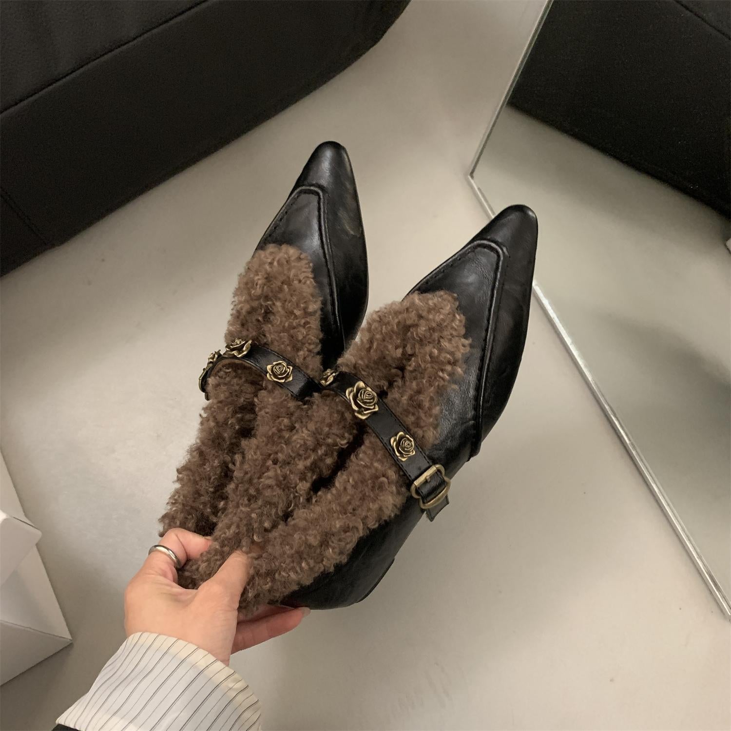 2025 Elegant Velvet Mary Jane Shoes for Women - Pointed Toe, Inner Height Increase, Warm Wool Lining, Comfortable Leather Shoes - Perfect for Evening Parties, Weddings, and Winter Outfits