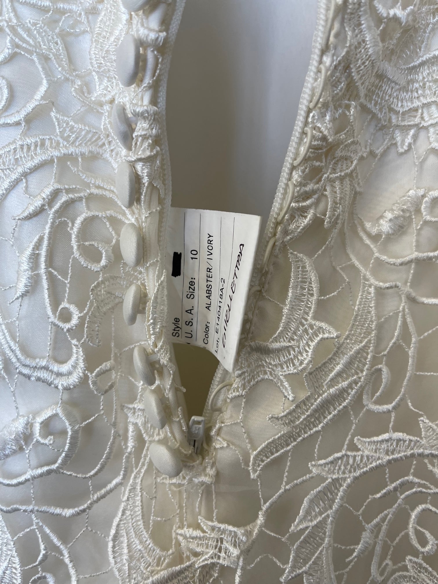 Justin Alexander 8761 Sample Gown - Elegant Wedding Dress for Brides | Perfect for Church Ceremonies, Beach Weddings & Formal Receptions