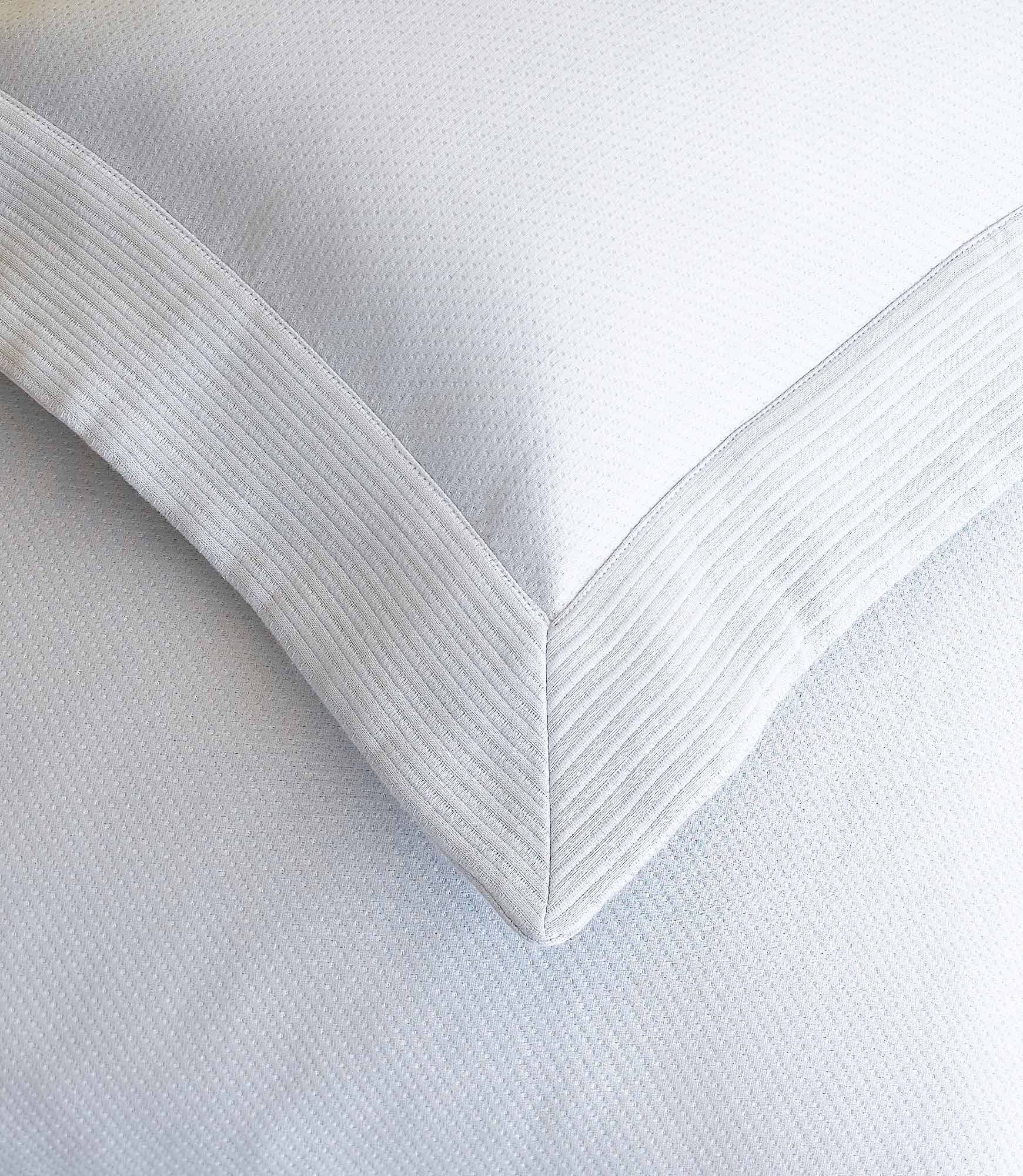 Angelina Matelassé Coverlet - Luxury Quilted Bedspread for Queen Size Beds, Soft Woven Cotton Blend, Elegant Home Decor for Master Bedroom & Guest Room
