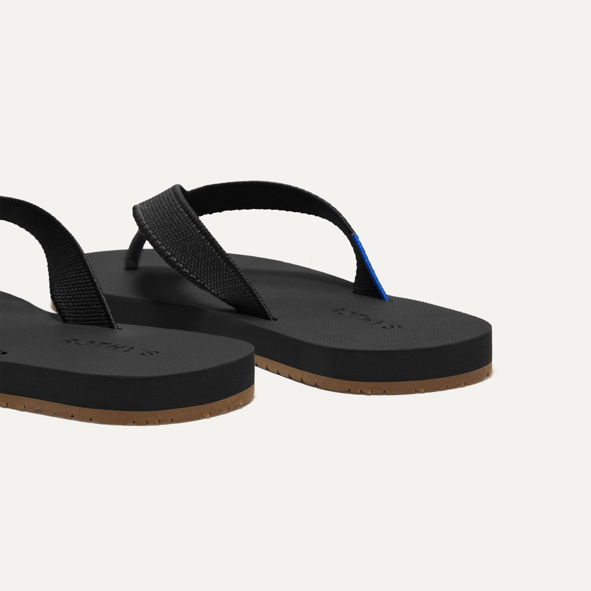 **Men's Comfortable Black Flip Flops - Lightweight & Durable Sandals for Beach, Pool, and Casual Wear**