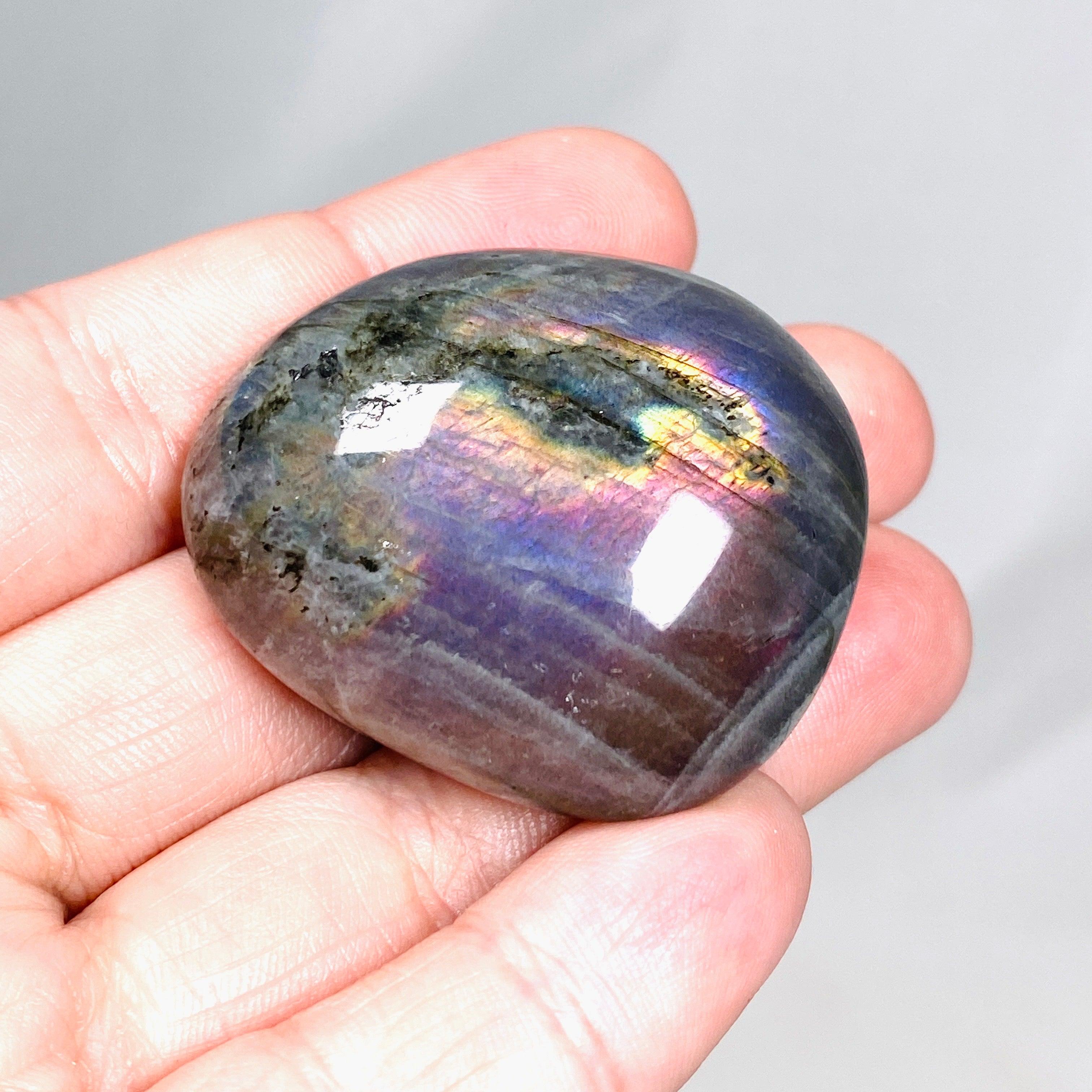 Natural Purple Labradorite Palm Stone - High Grade Healing Crystal for Meditation, Stress Relief & Energy Balancing - Perfect for Reiki, Yoga & Spiritual Practices