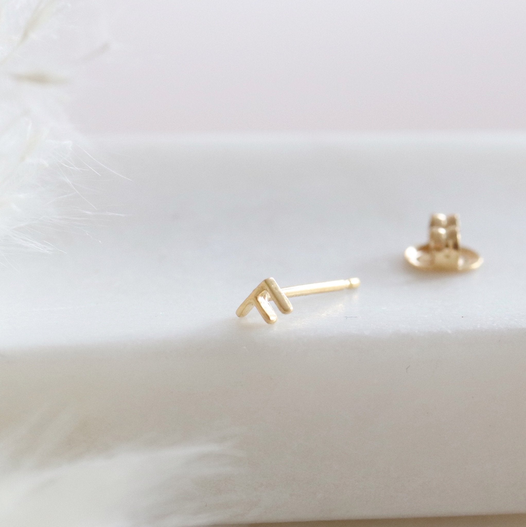 NOTABLE Single Stud Earrings for Women - Minimalist Gold & Silver Studs for Everyday Wear - Perfect for Work, Date Night & Gifting
