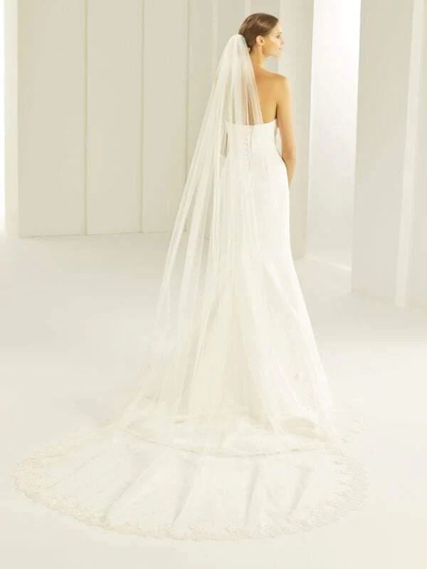 Bianco Evento Cathedral Length Single Tier Wedding Veil with Guipure Lace Edge in Ivory (S283) - Perfect for Bridal Gowns, Church Weddings & Formal Ceremonies
