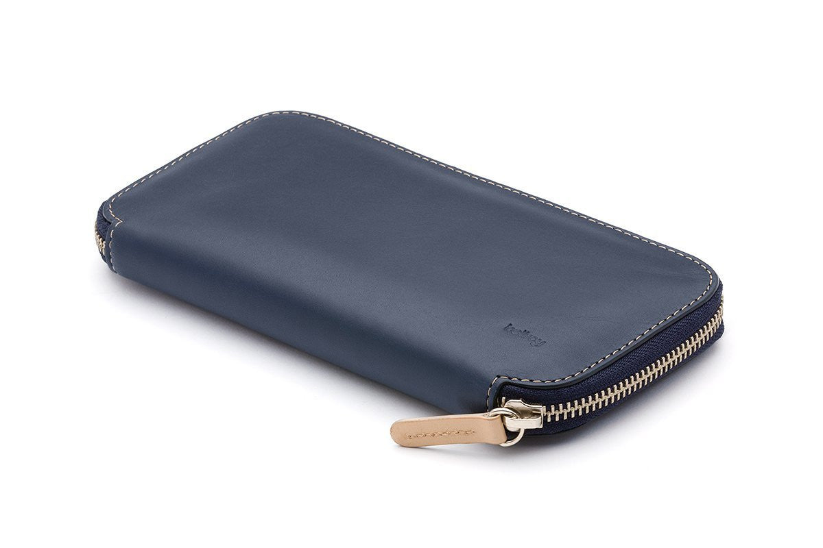 Bellroy Carry Out Wallet - Slim RFID Blocking Travel Wallet for Men & Women | Perfect for Everyday Use, Travel & Business (Black)