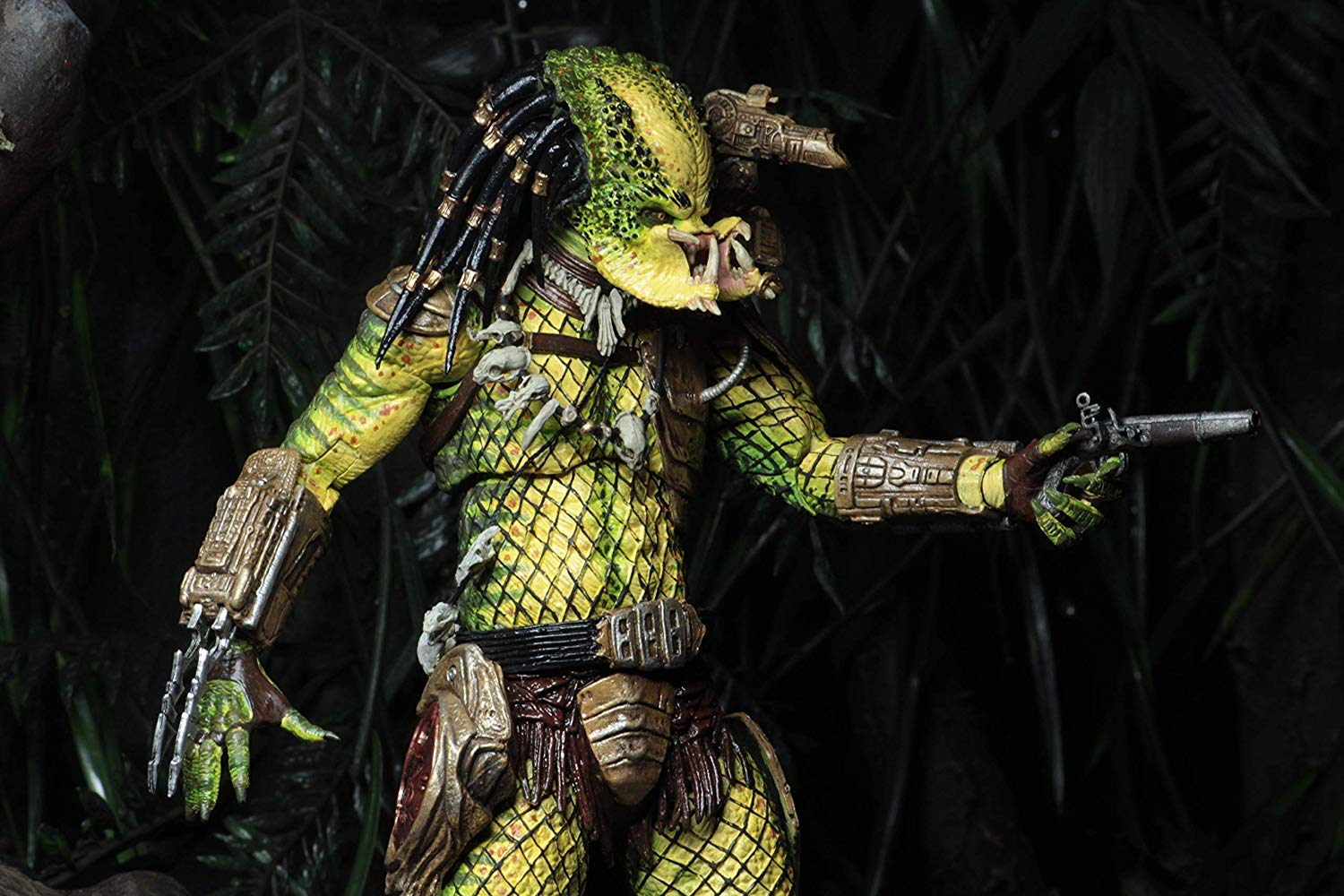 Predator Ultimate Golden Angel 7-Inch Action Figure - Collectible Toy for Fans, Gift for Movie Lovers (Perfect for Display, Cosplay & Role-Playing Games)