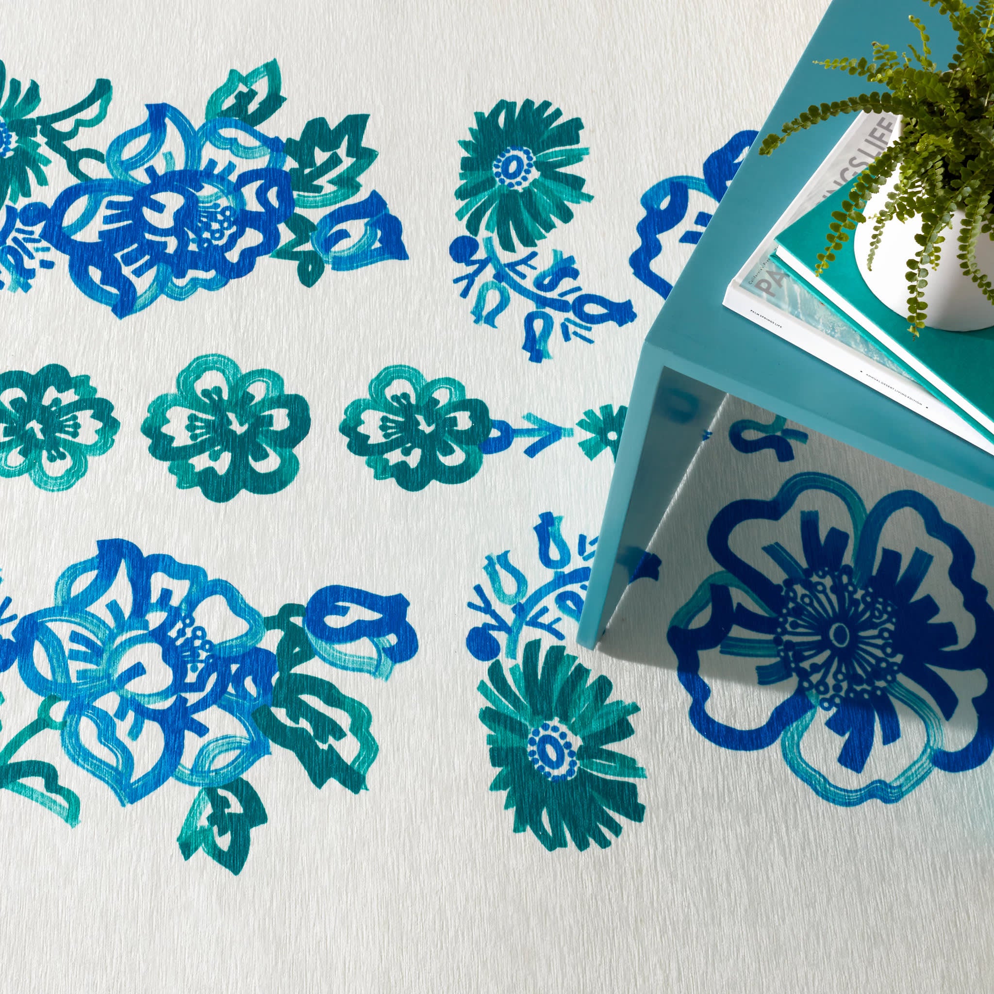 Machine Washable Graphic Gerbera Area Rug in Teal - Perfect for Living Room, Bedroom, or Nursery Decor