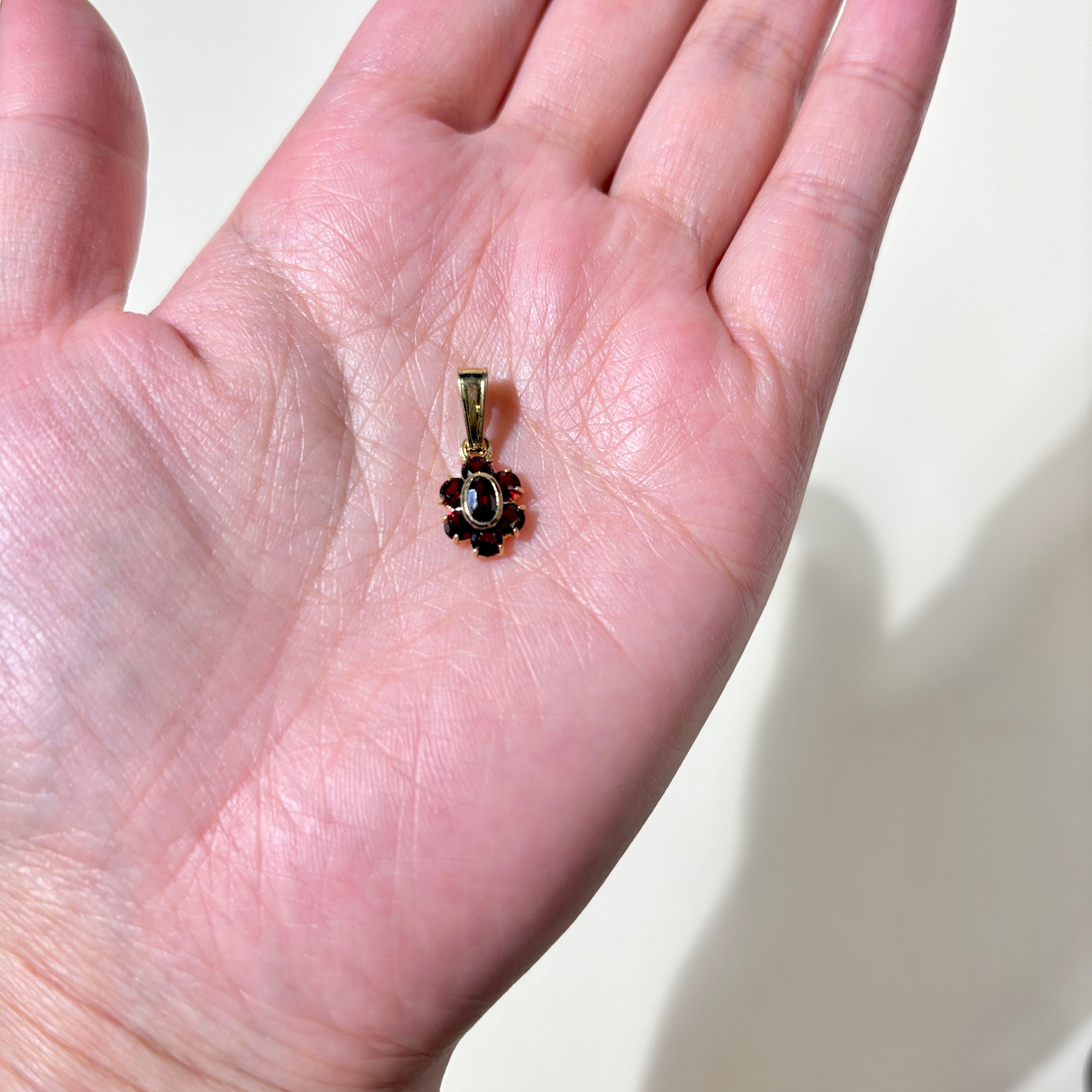 18K Yellow Gold Garnet Flower Pendant Necklace | 1.22ctw Natural Garnet | Elegant Floral Jewelry Gift for Women | Perfect for Valentine's Day, Anniversary & Special Occasions
