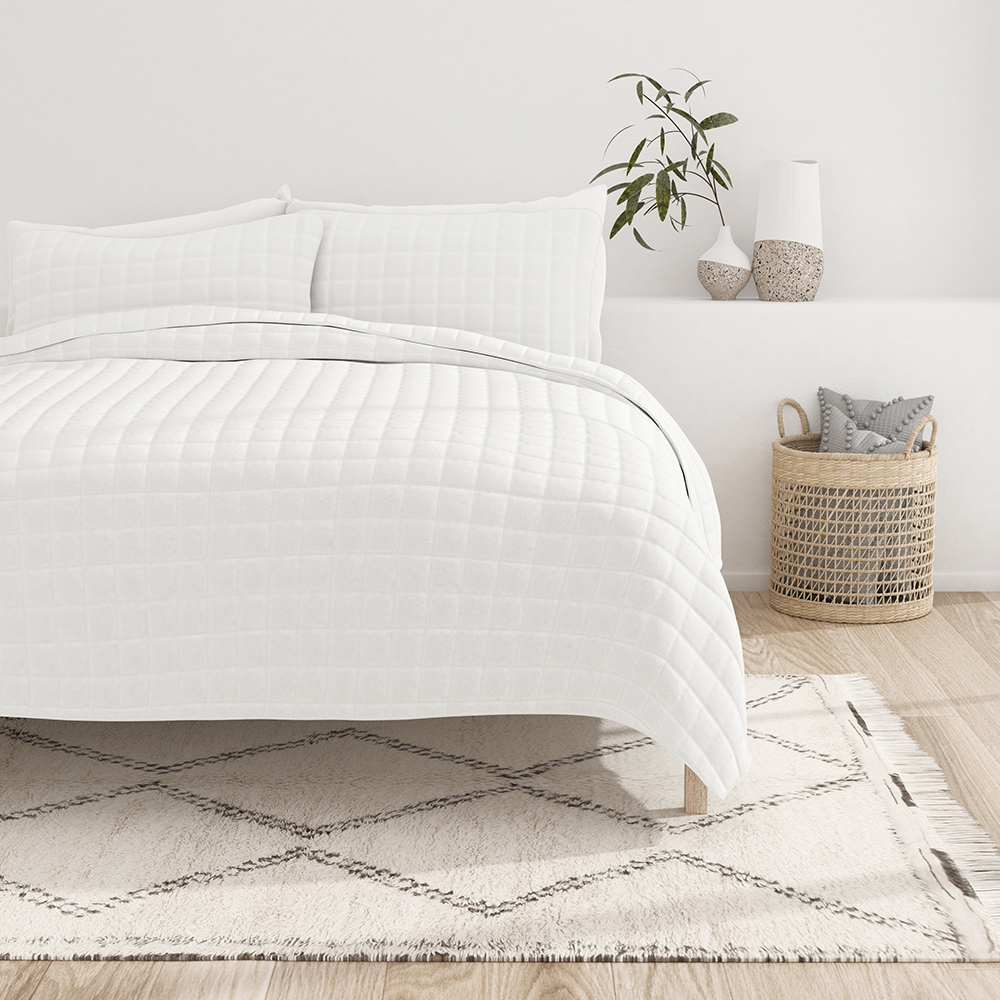 3 Piece Square Quilted Coverlet Set - Queen Size Bedding, Lightweight All-Season Comforter with Matching Pillow Shams - Perfect for Guest Rooms, Master Bedrooms & Cozy Home Decor