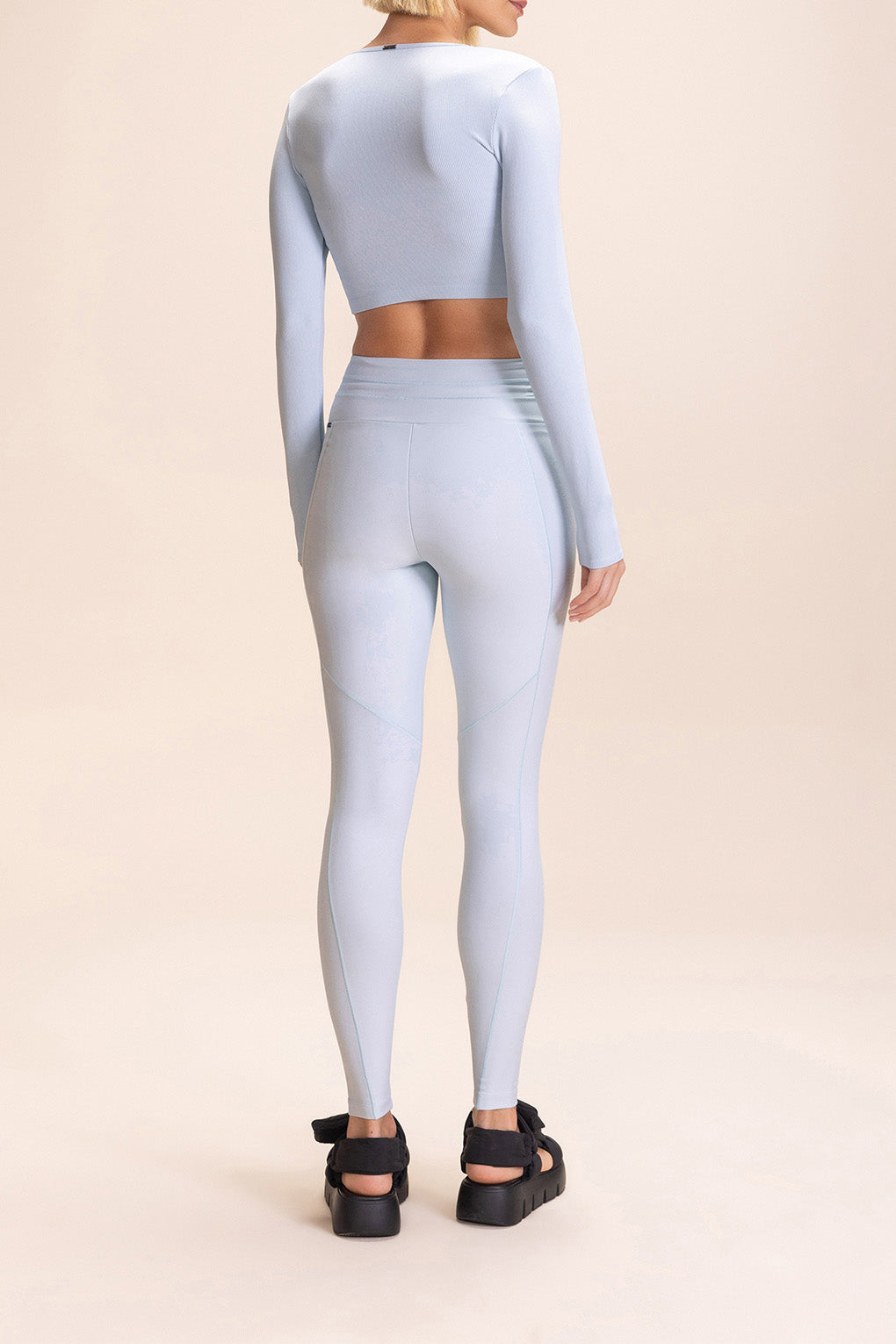 Seamless Long Sleeve Crop T-Shirt for Women - Soft Stretchy Comfort Fit Top for Yoga, Workout & Casual Wear