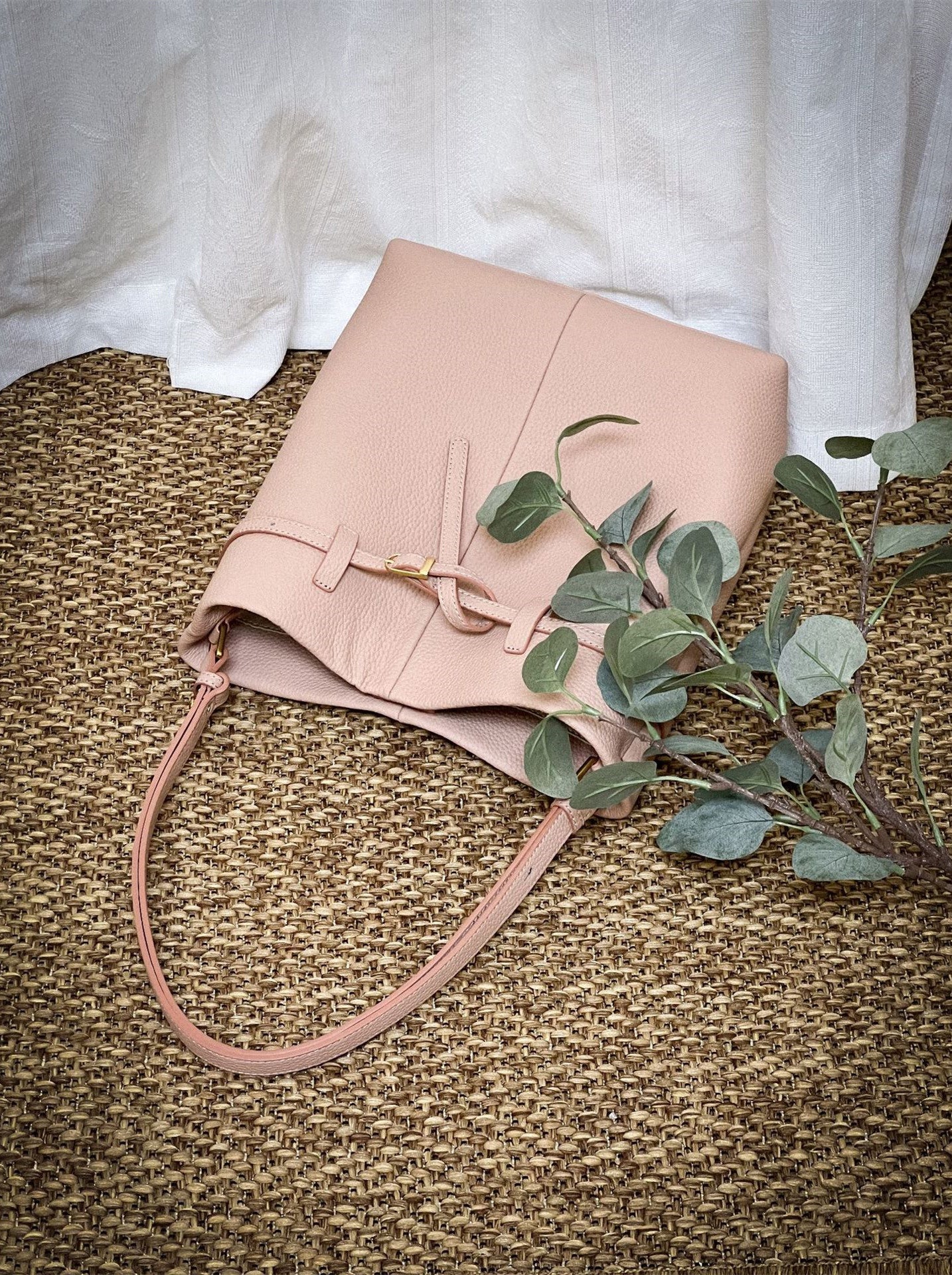 Minimalist Leather Bucket Bag for Women - Stylish & Spacious Handbag for Everyday Use, Work & Travel | Premium Vegan Leather Tote with Adjustable Strap