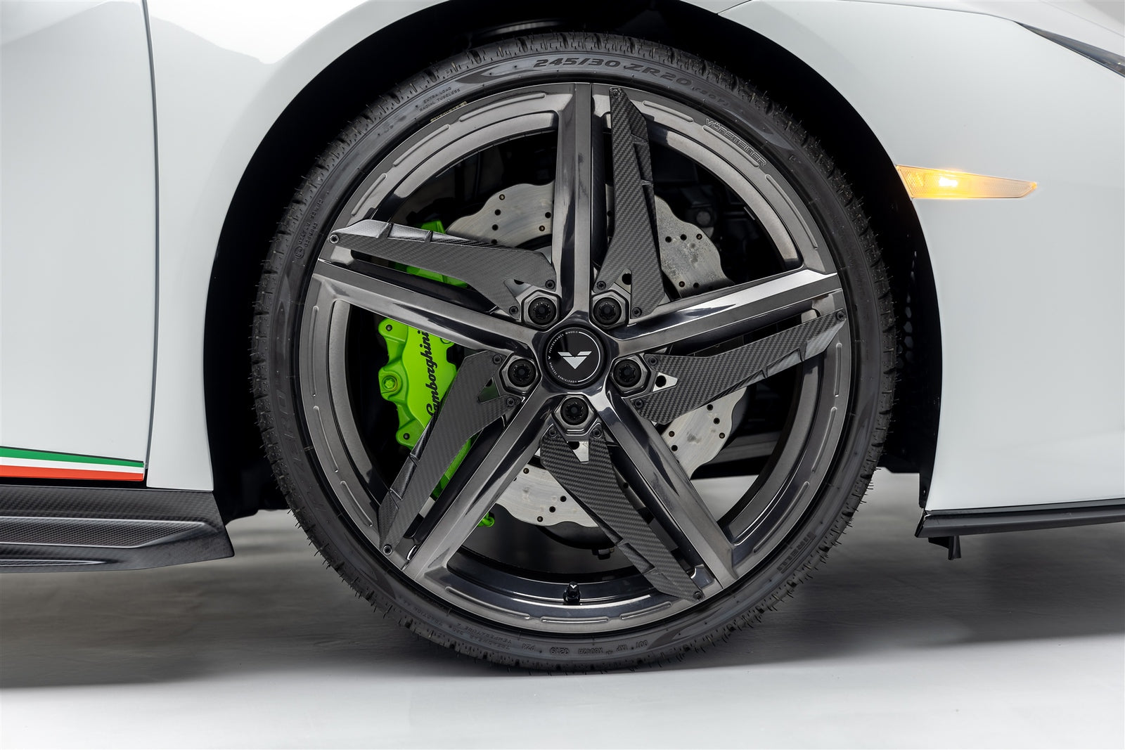 Lamborghini Huracan EVO 2WD Monza Aero Program CB 01 - High Performance Sports Car for Racing Enthusiasts | Perfect for Track Days and Supercar Events