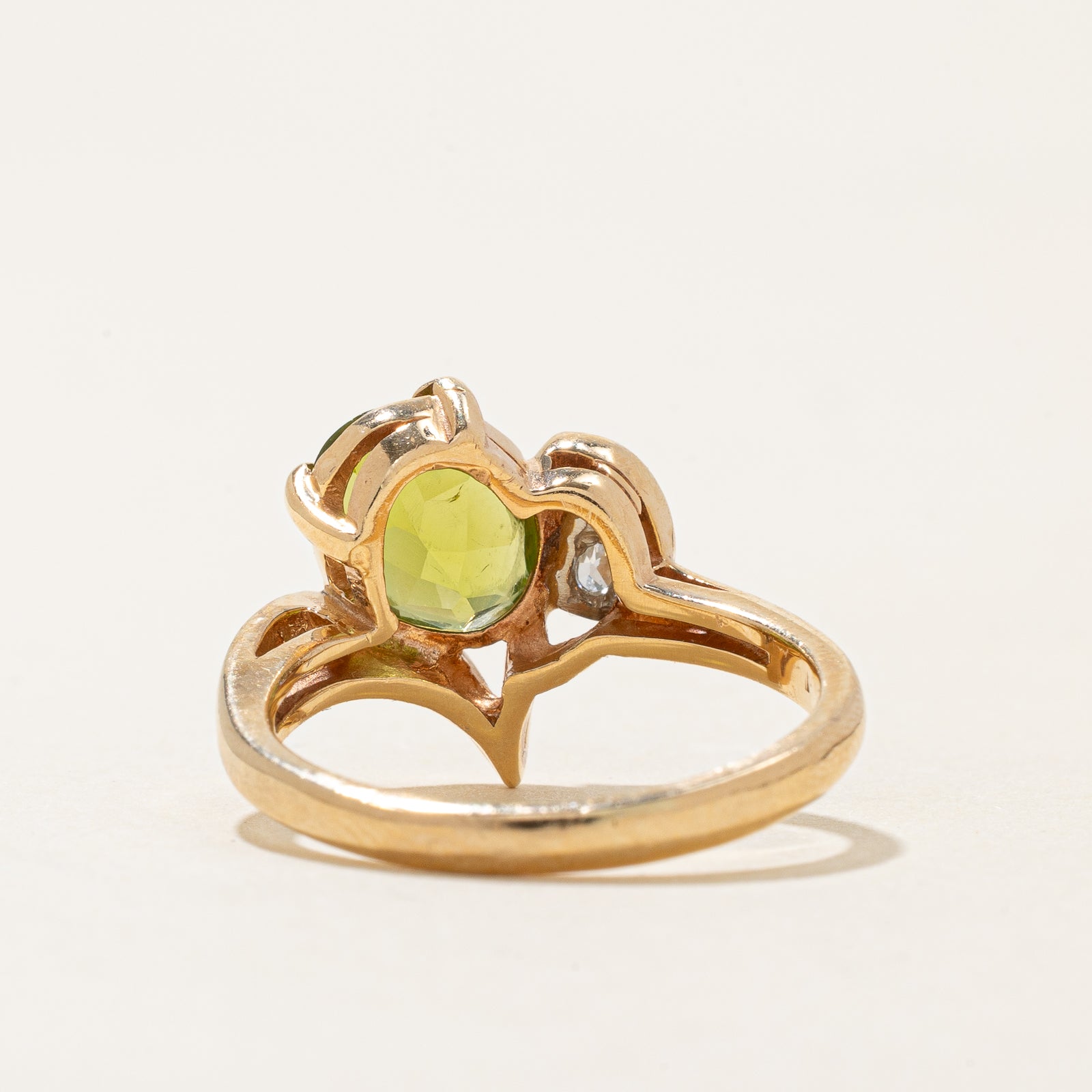 Peridot & Diamond Chevron Ring - 1.76ct Green Gemstone & 0.27ct Diamond Engagement Ring - Size 6.75 - Elegant Wedding Band, Anniversary Gift for Her - Perfect for Bridal Jewelry & Special Occasions