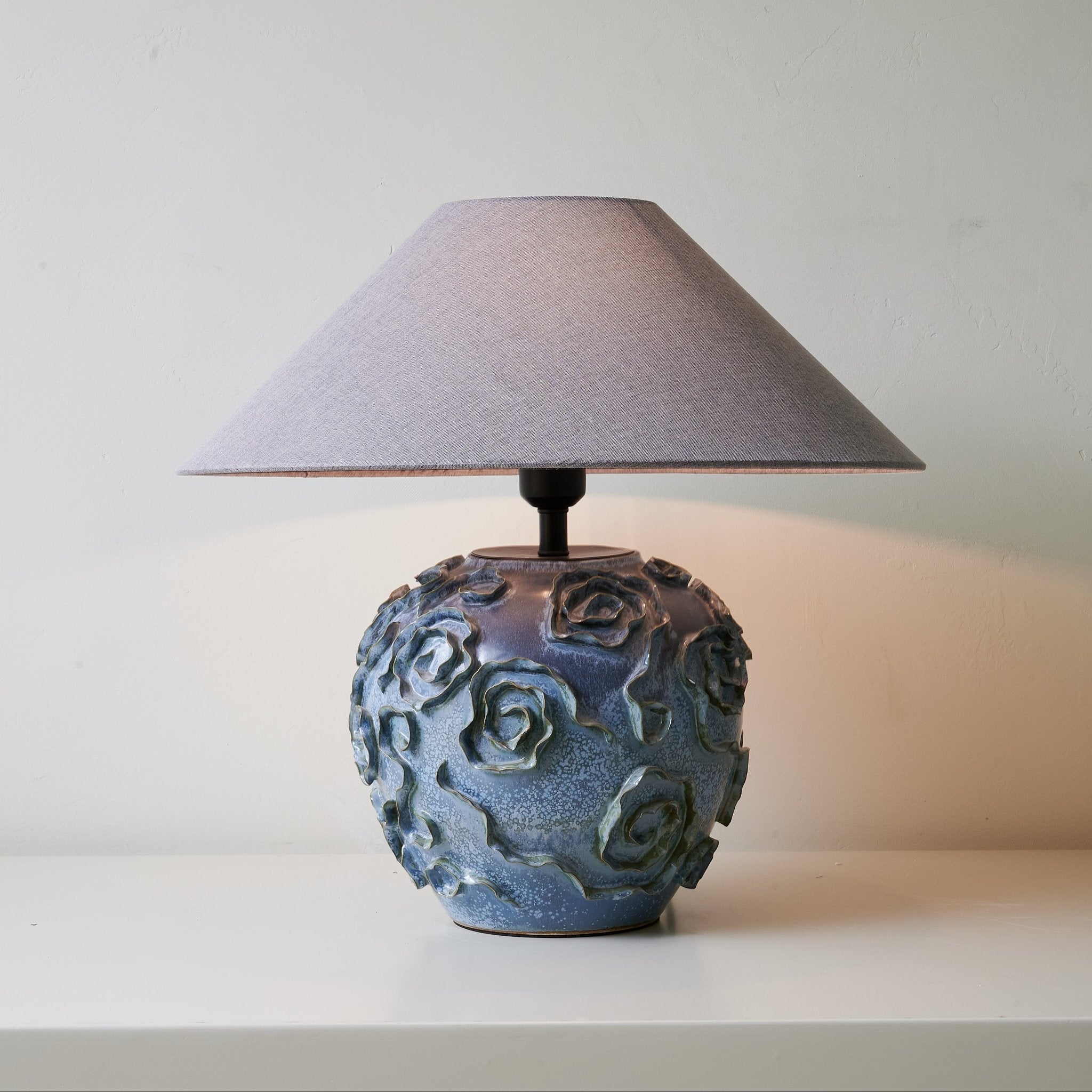 Elegant Midnight Rose Table Lamp - Modern Bedside & Living Room Lighting for Home Decor - Perfect for Bedrooms, Offices, and Cozy Reading Nooks