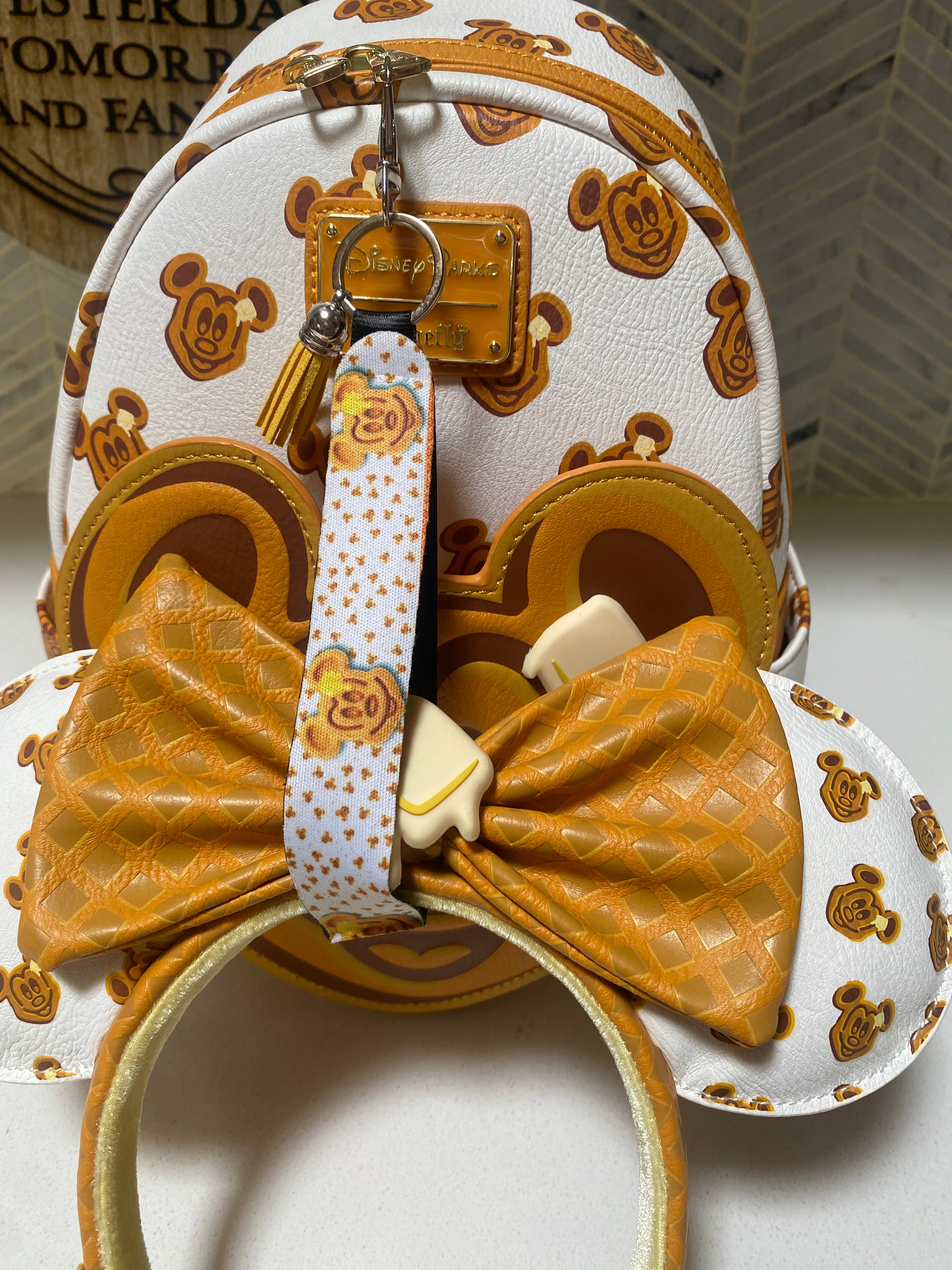 Cute Mouse Waffle Keychain - Adorable Wristlet Keyring for Women & Girls - Perfect for Keychains, Bags, Backpacks and Gift Giving