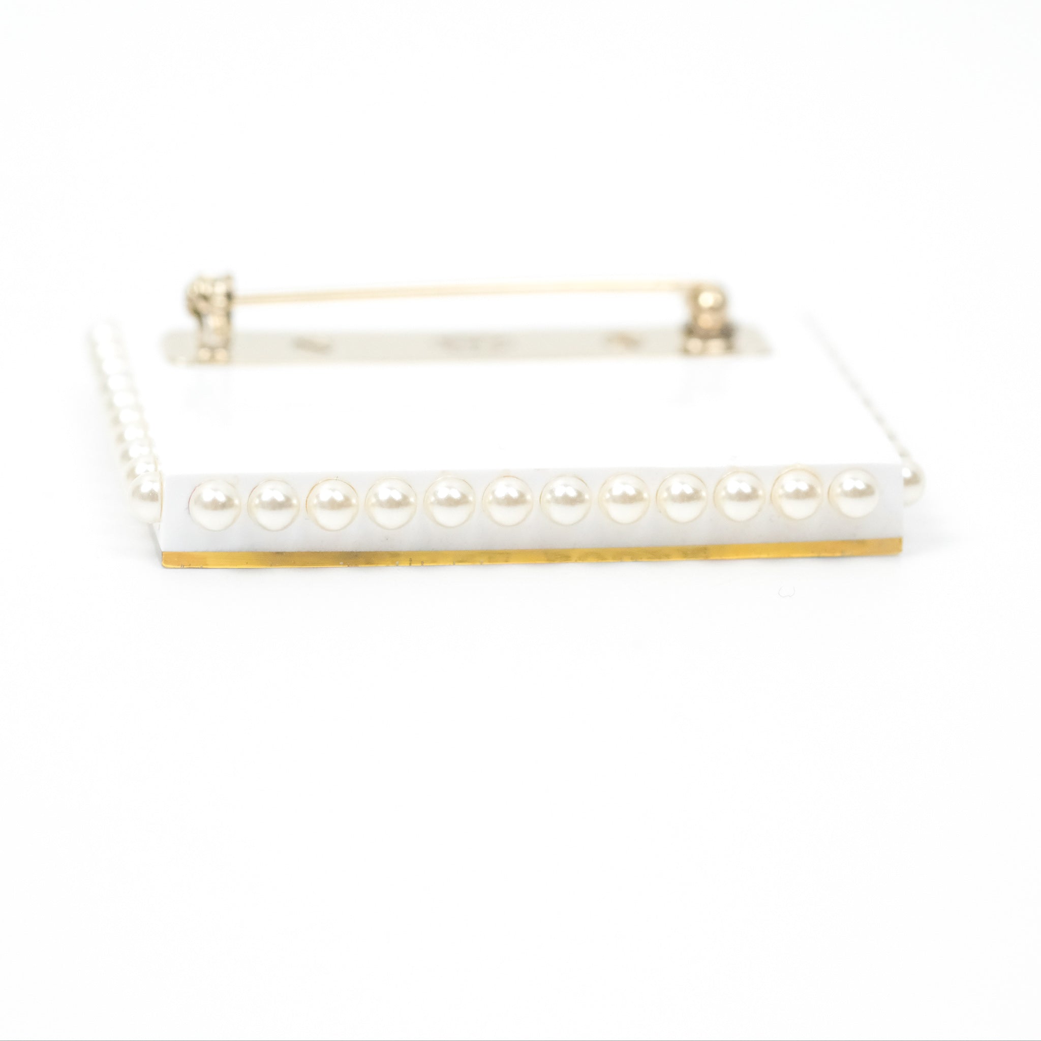 Chanel CC Logo Pearl Brooch Gold Tone Vintage 19C - Elegant Jewelry for Women, Perfect for Parties, Weddings & Special Occasions